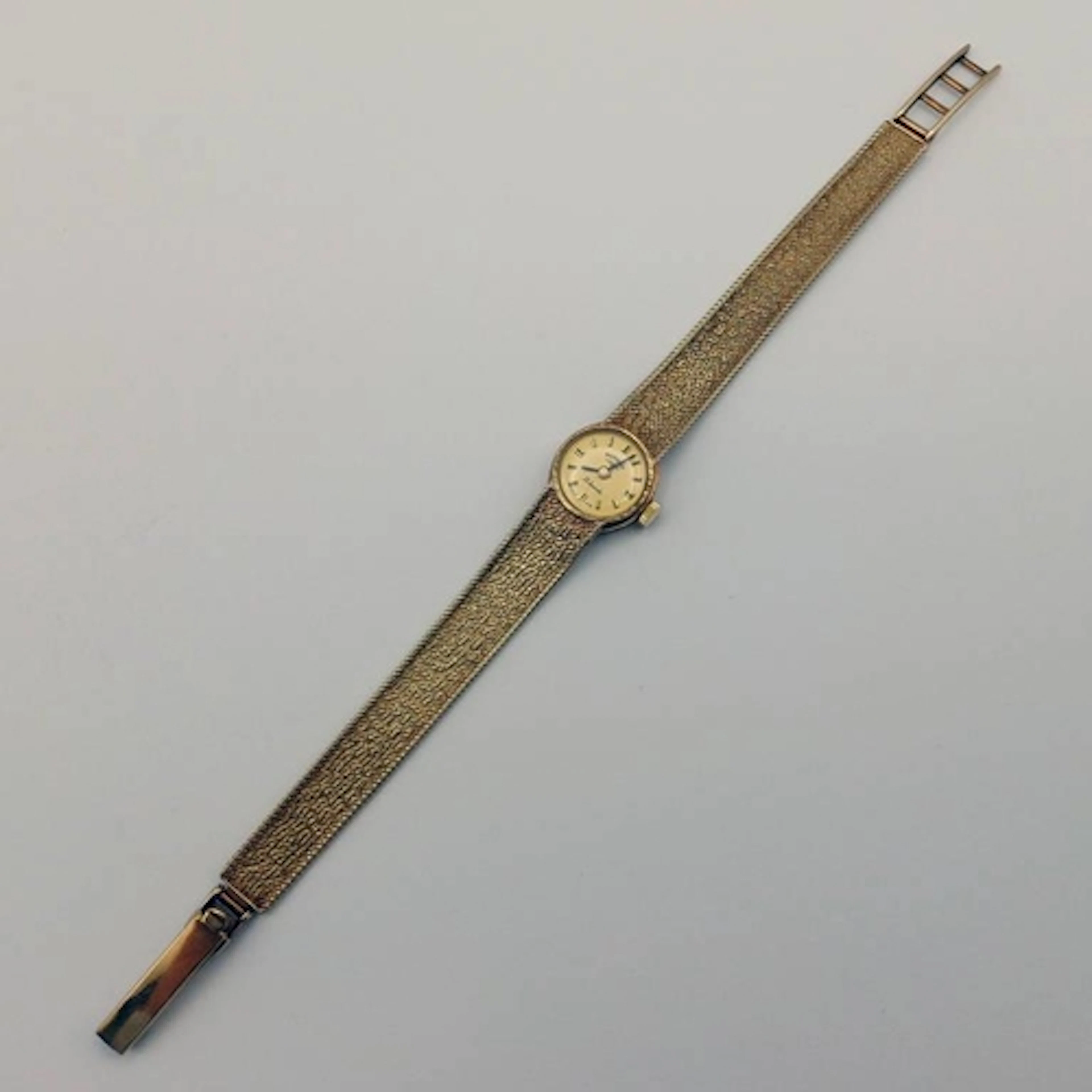9CT GOLD ROTARY LADIES WRISTWATCH ON 9CT GOLD BRACELET - 16....