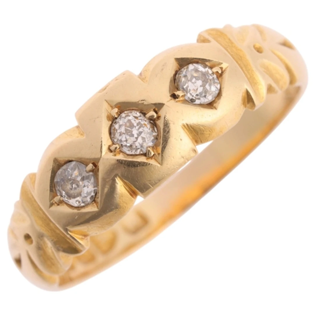 An Antique Victorian 18ct gold three stone diamond ring, Che...