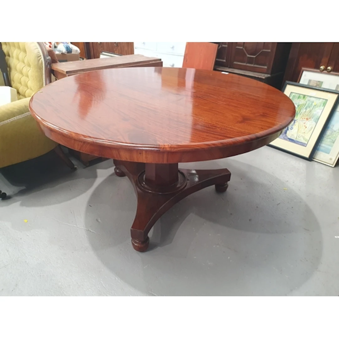 A mahogany circular topped Breakfast Table, 4ft 2in diam (R6...