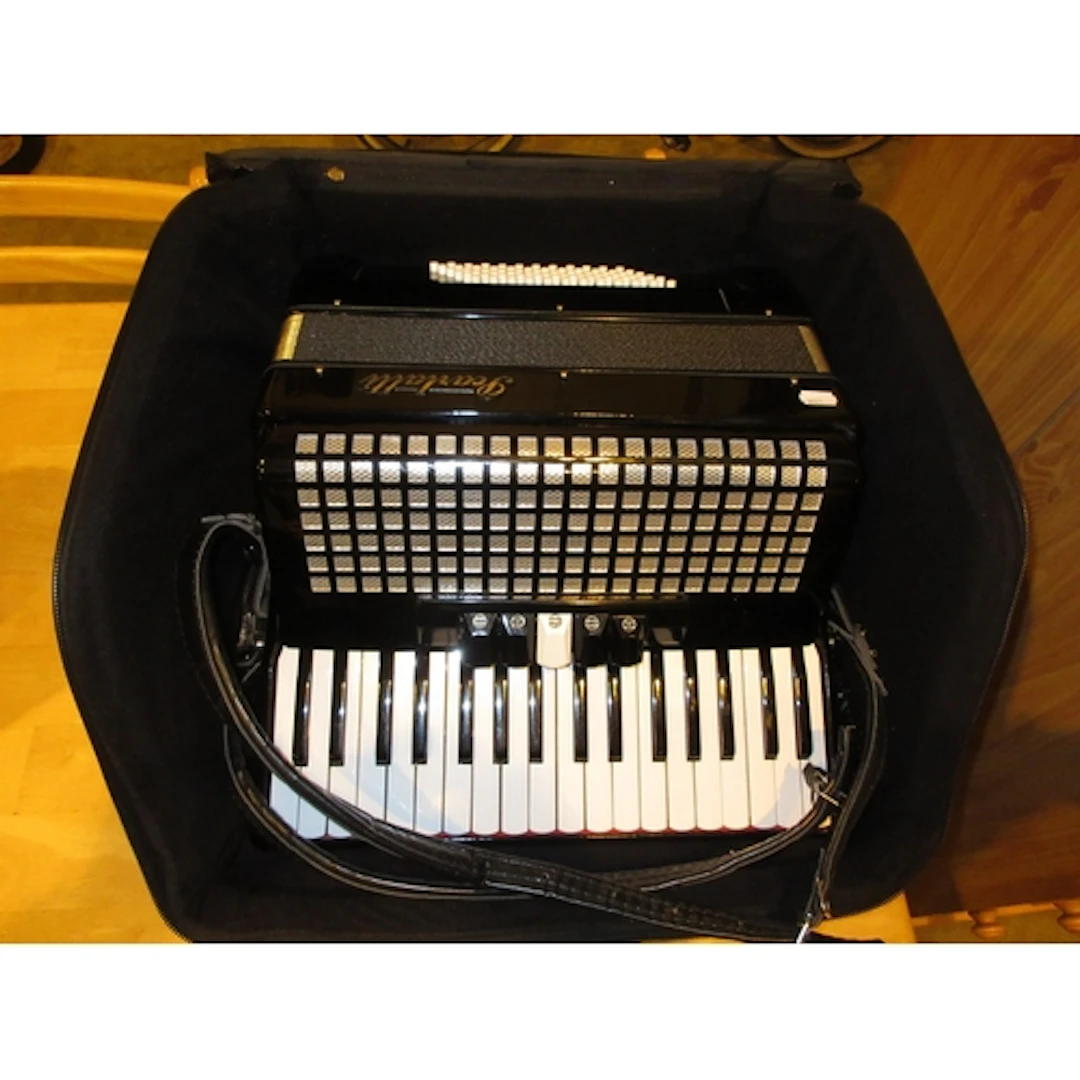 Scarlatti 72 Button Accordion with Case