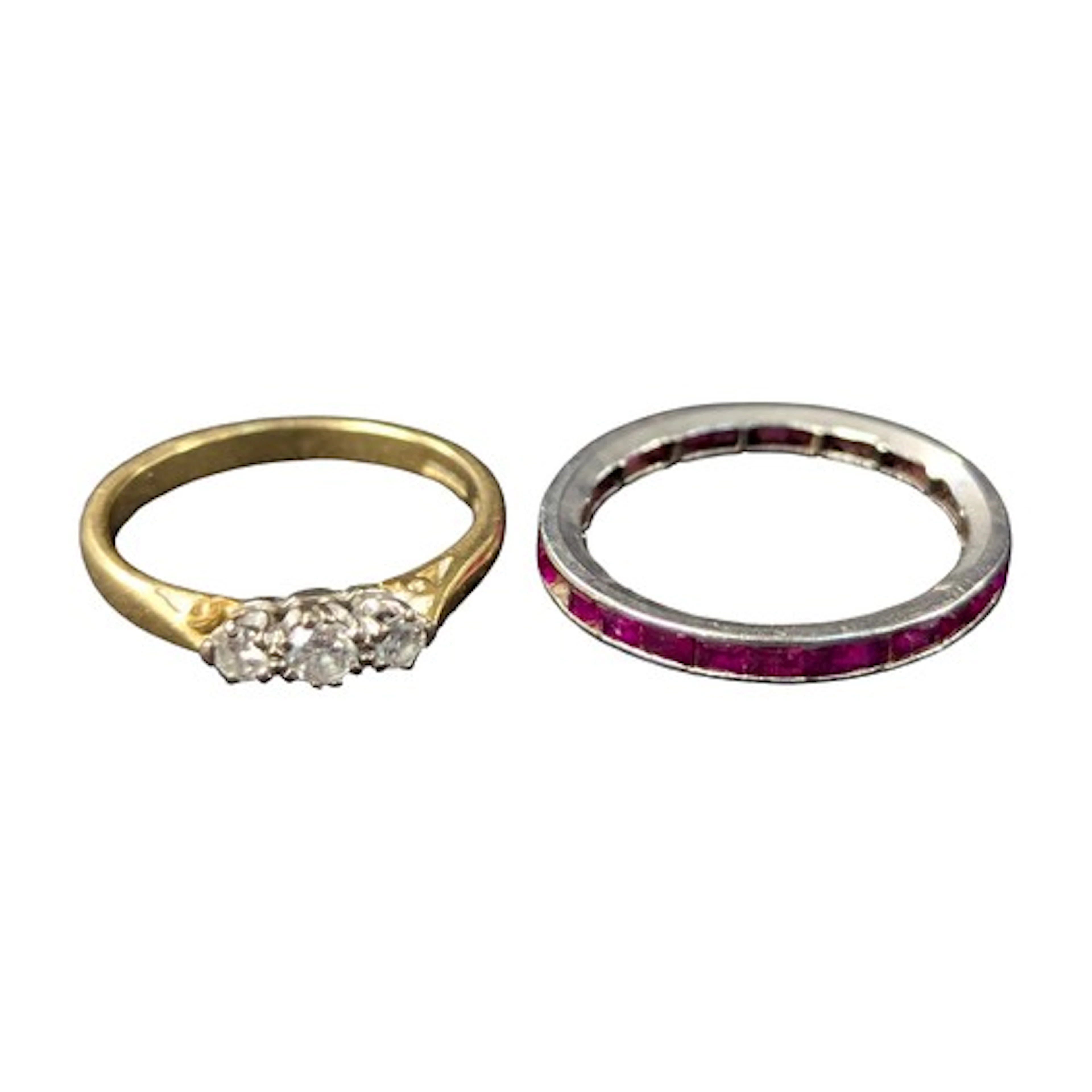 An 18ct gold diamond trilogy ring, slightly graduated old br...