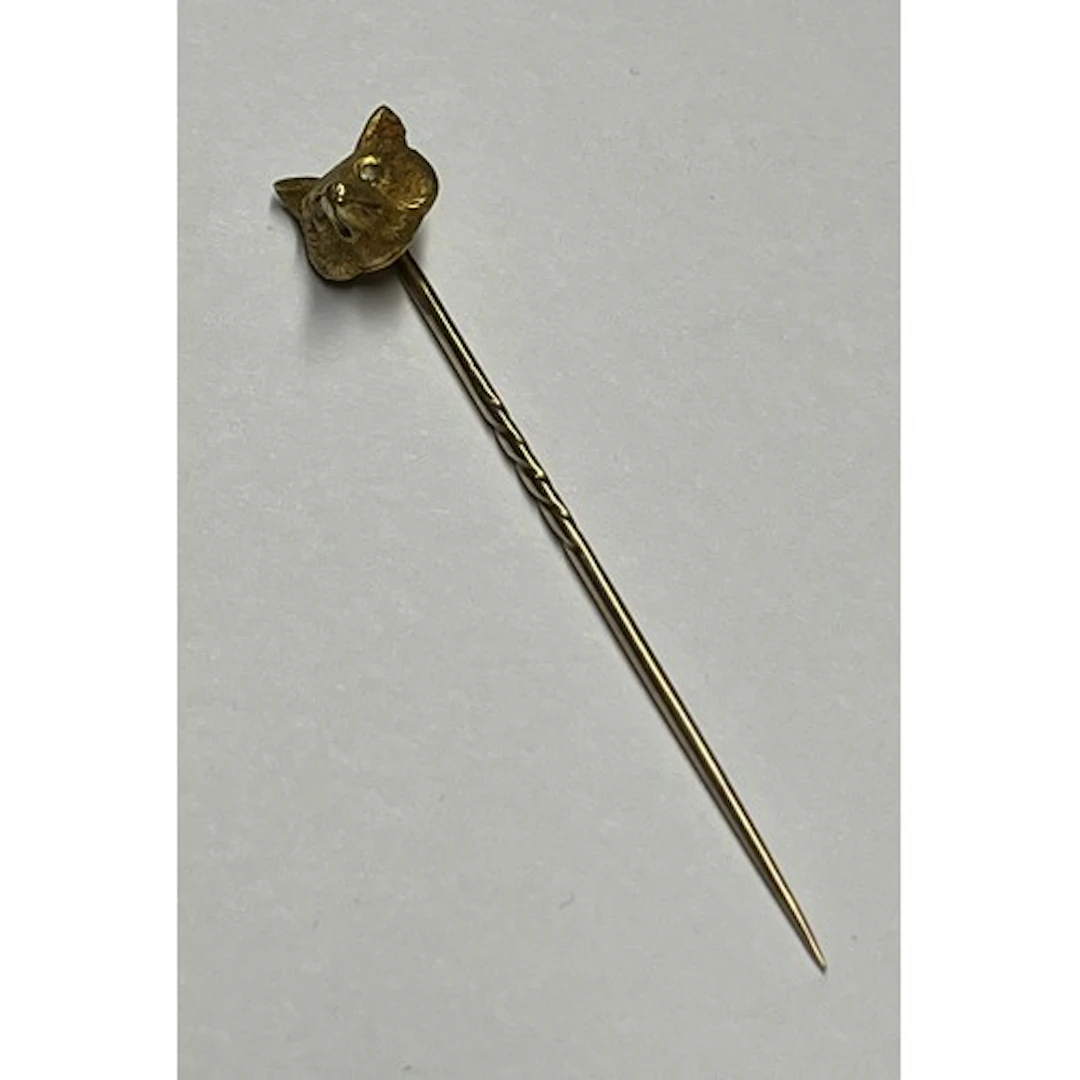 9ct gold stick pin in the form of a fox head, gross weight 3...
