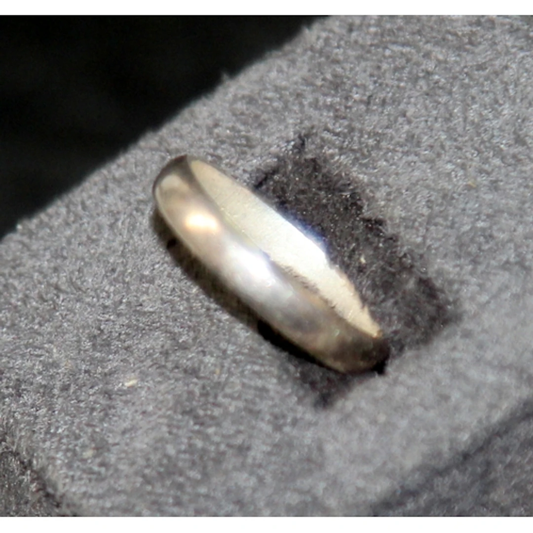 Edwardian 15ct white gold wedding band size Q. 2.3g