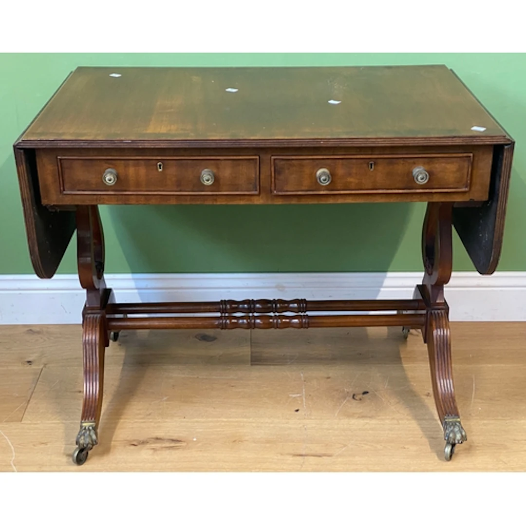 A reproduction mahogany sofa table, 94cmW when closed