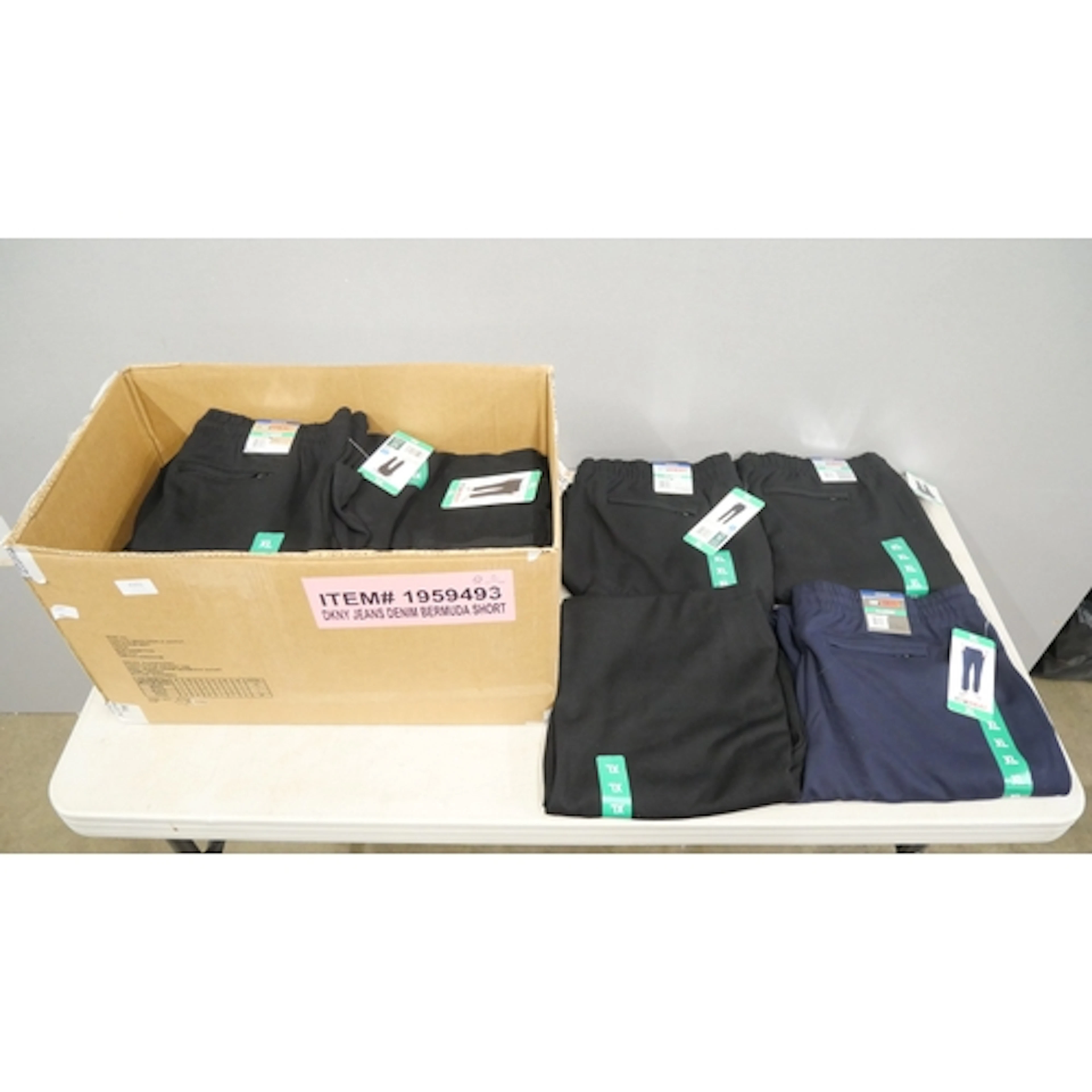 A quantity of 32 degrees pique mens joggers (395-3) *This...