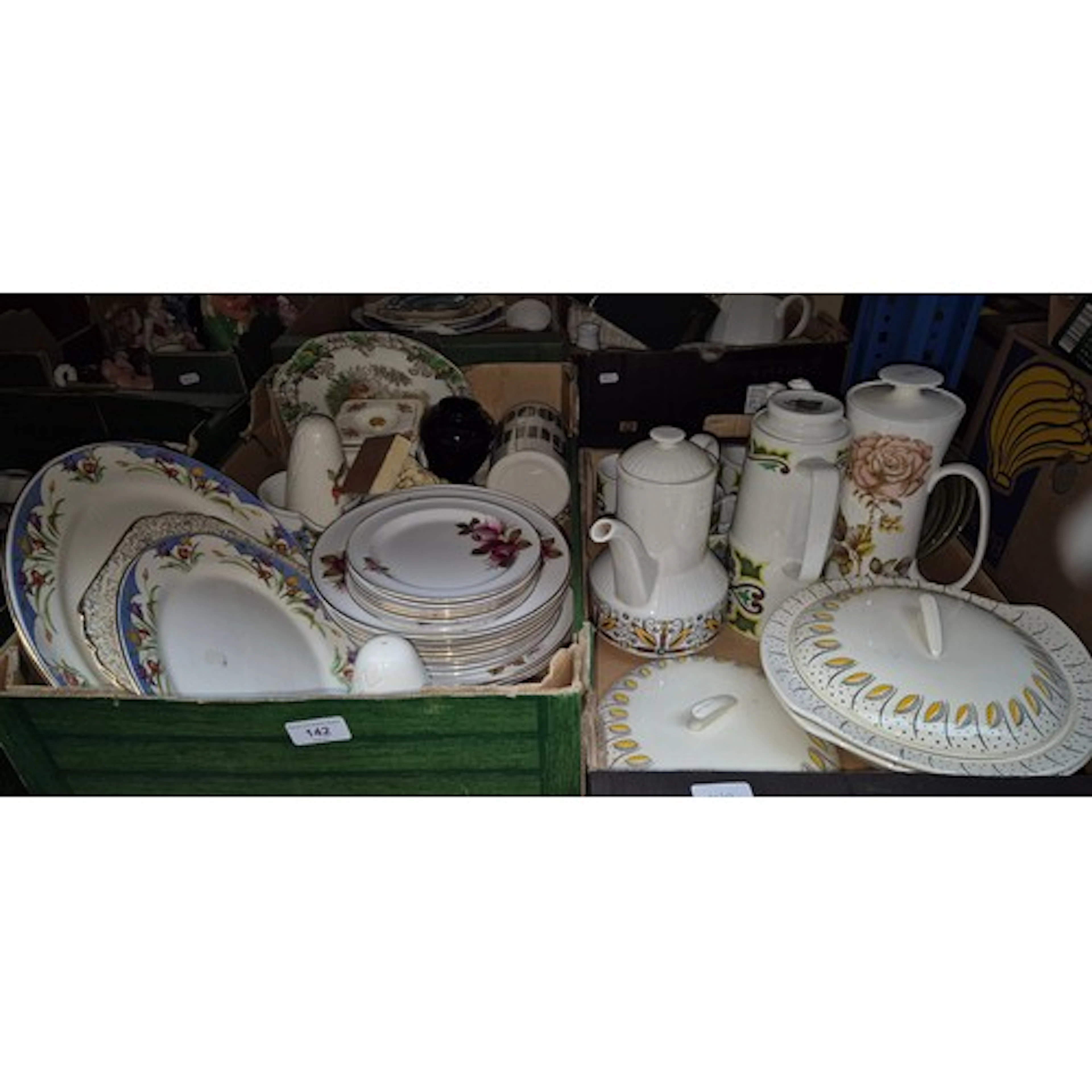 2 boxes of retro ceramics to include Broadhurst Petula casse...