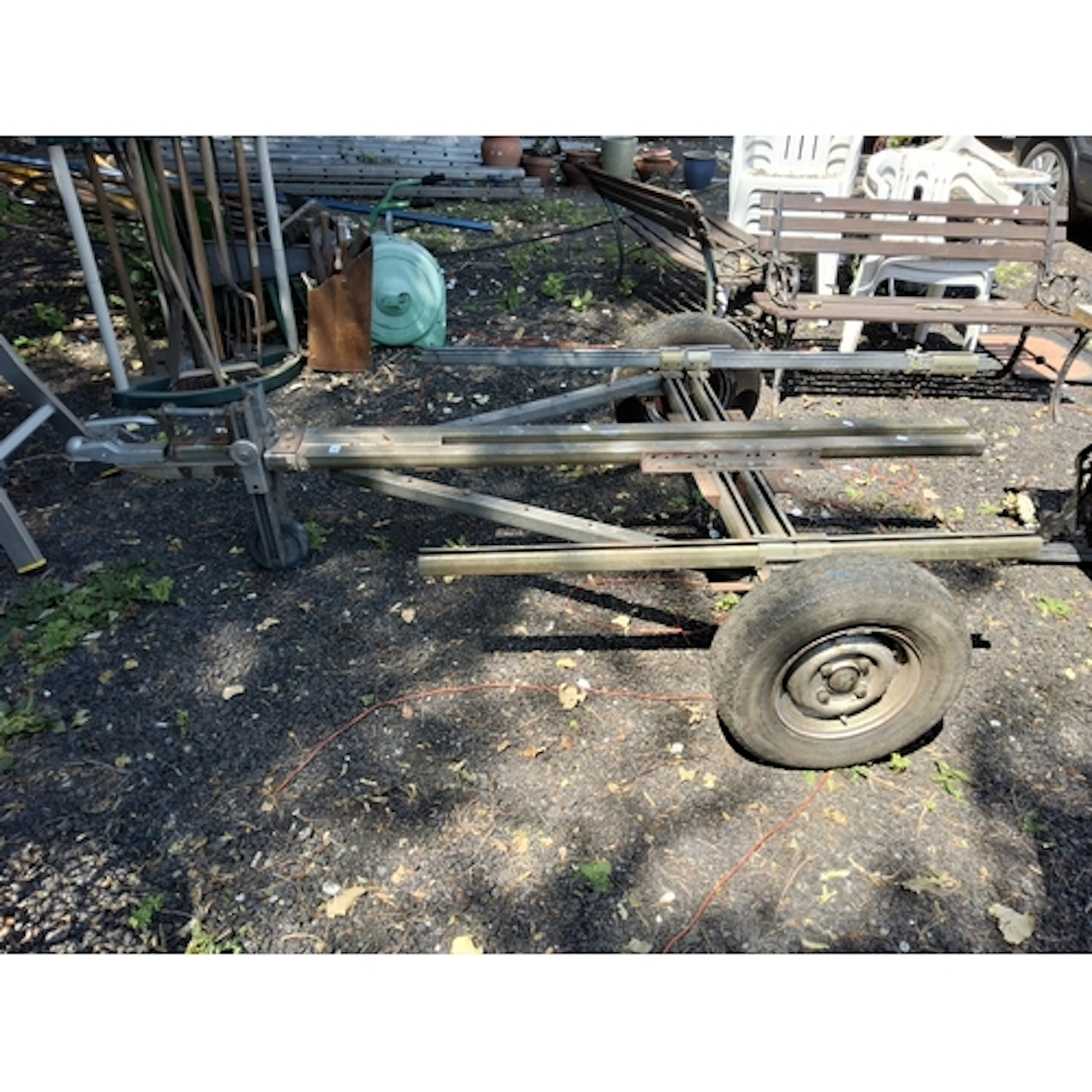 A HELM TRAILER BED with a single 150cm wide axle, total leng...