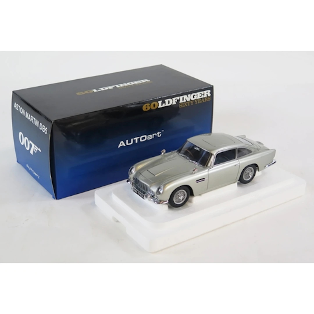 AUTOart 1:18 Goldfinger 60 Years Aston Martin DB5 with weapo...