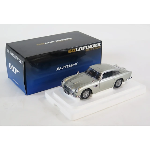 AUTOart 1:18 Goldfinger 60 Years Aston Martin DB5 with weapo...