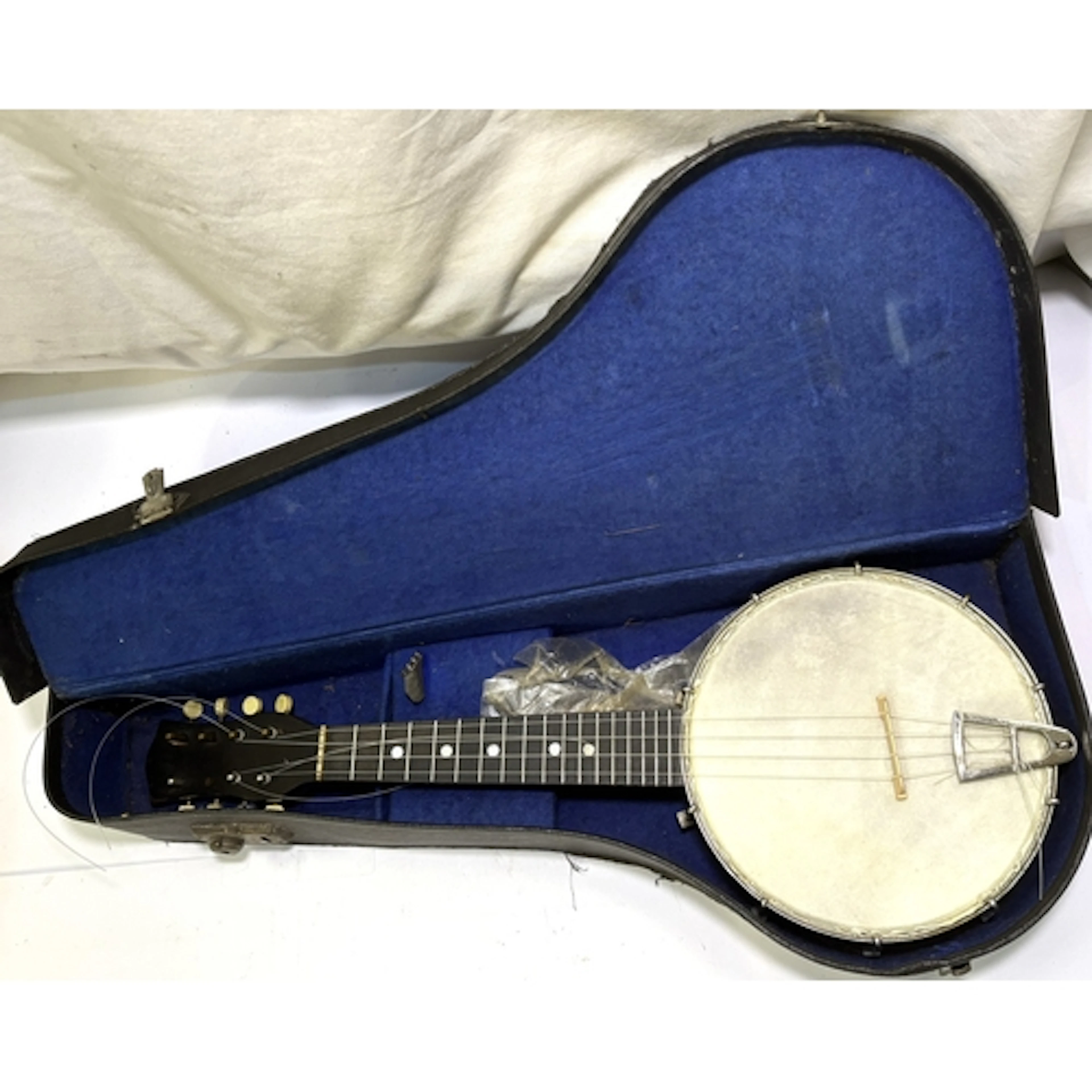 A cased UKELELE banjo/mandolin; a boxed Matchbox 'Race and C...