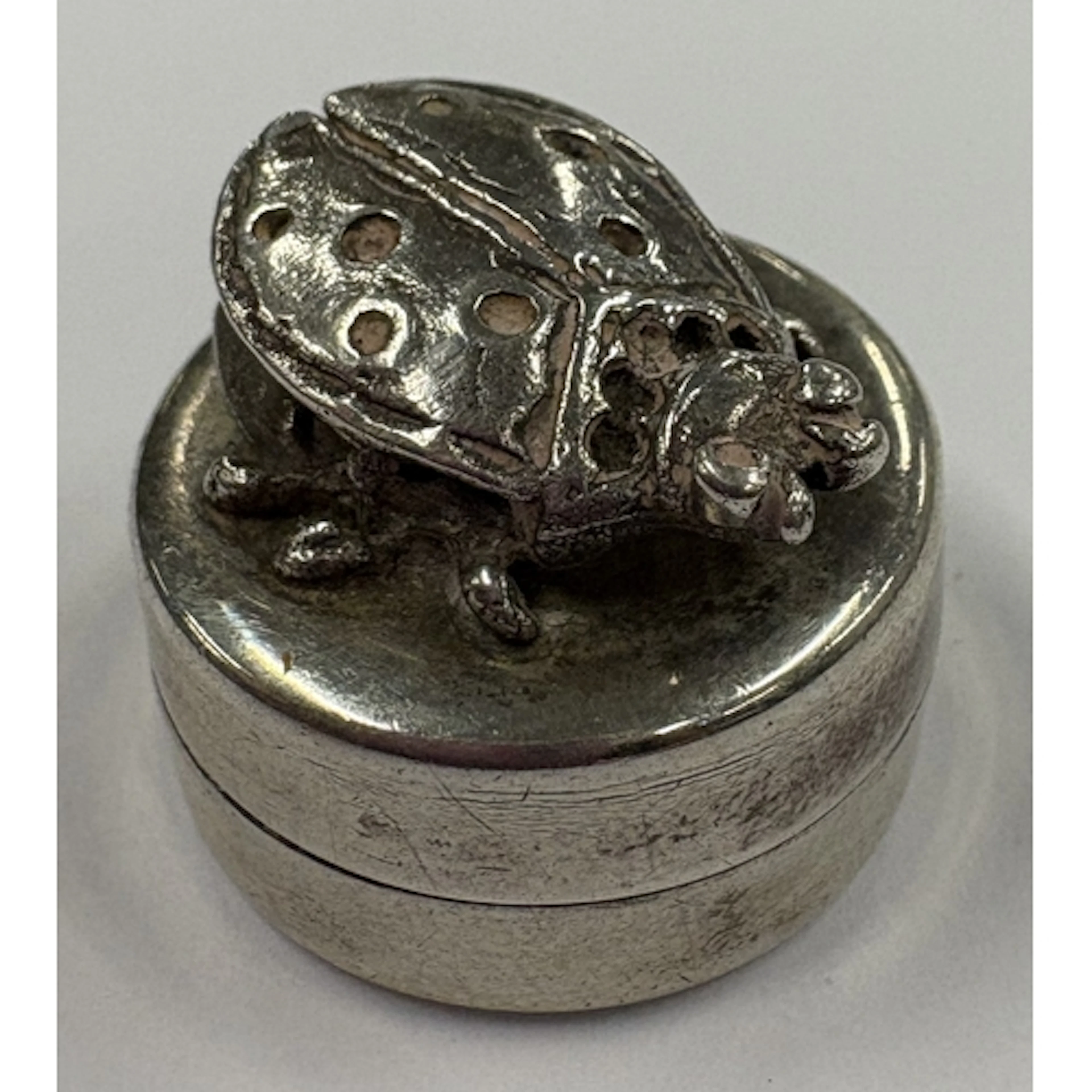 A Continental silver pill box mounted with a ladybird to lif...