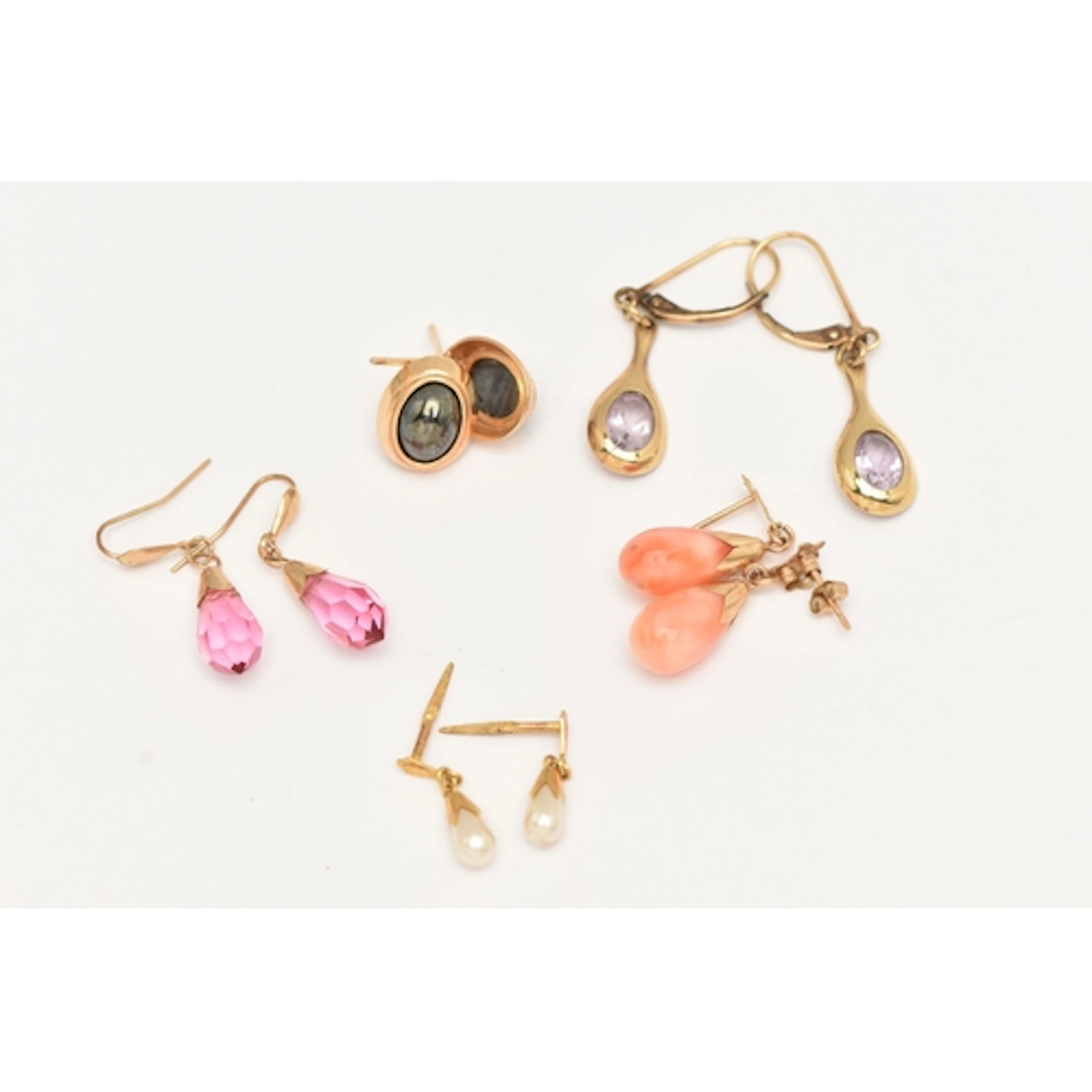 AN ASSORTMENT OF EARRINGS, to include a pair of yellow gold ...