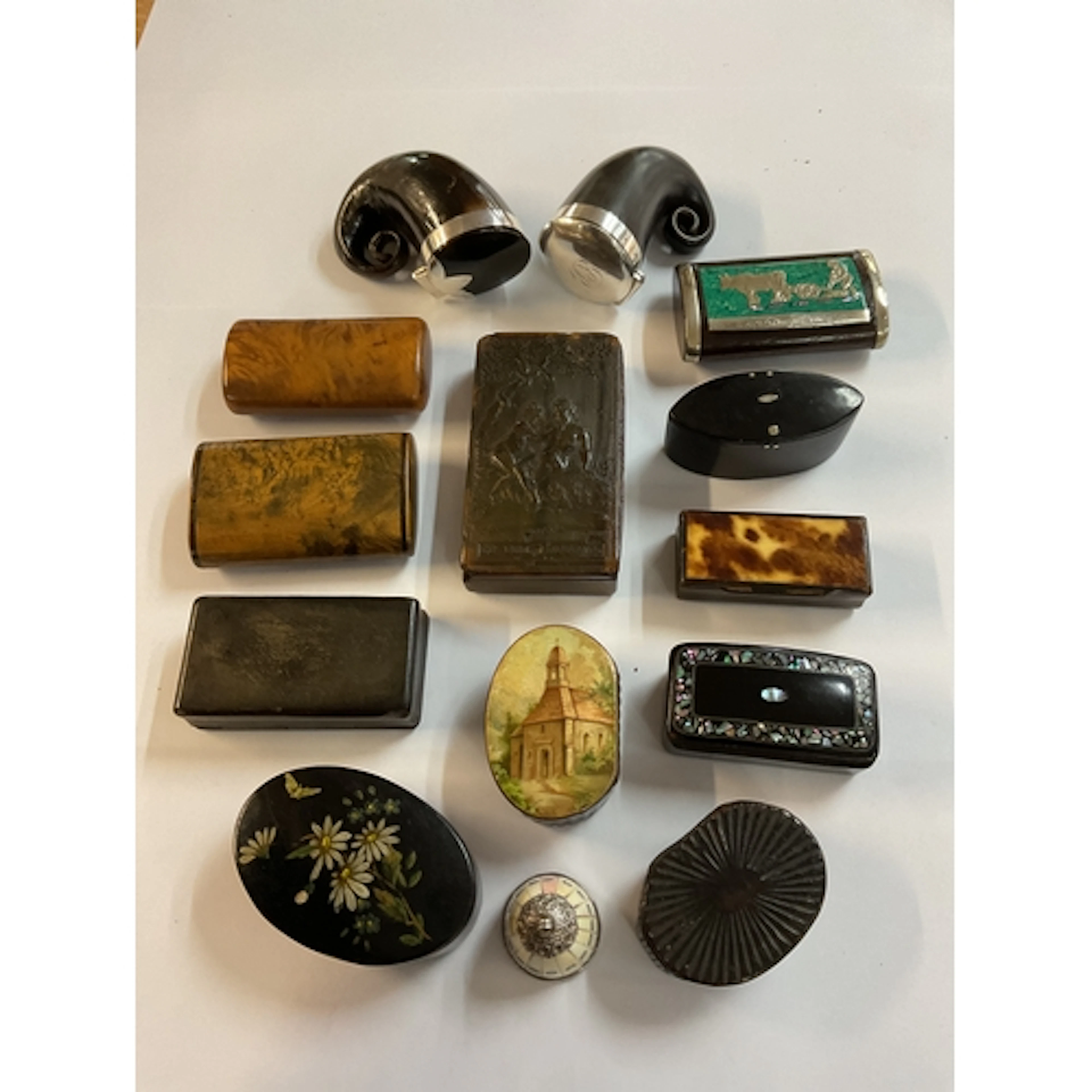 A fine collection of 13 snuff boxes, some 18 th C examples i...