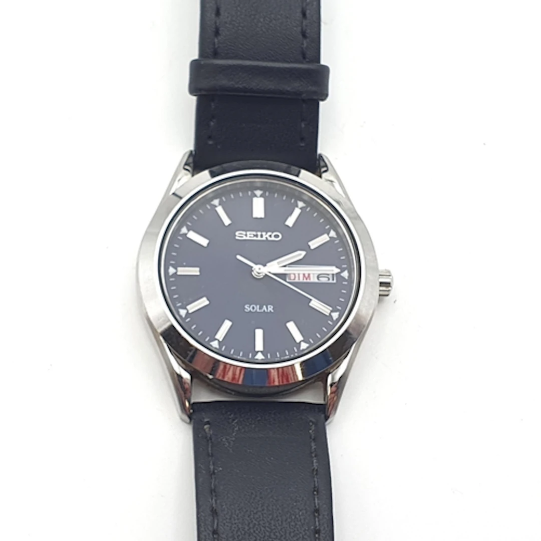 A gentleman's Seiko Solar Wristwatch the black dial with hou...