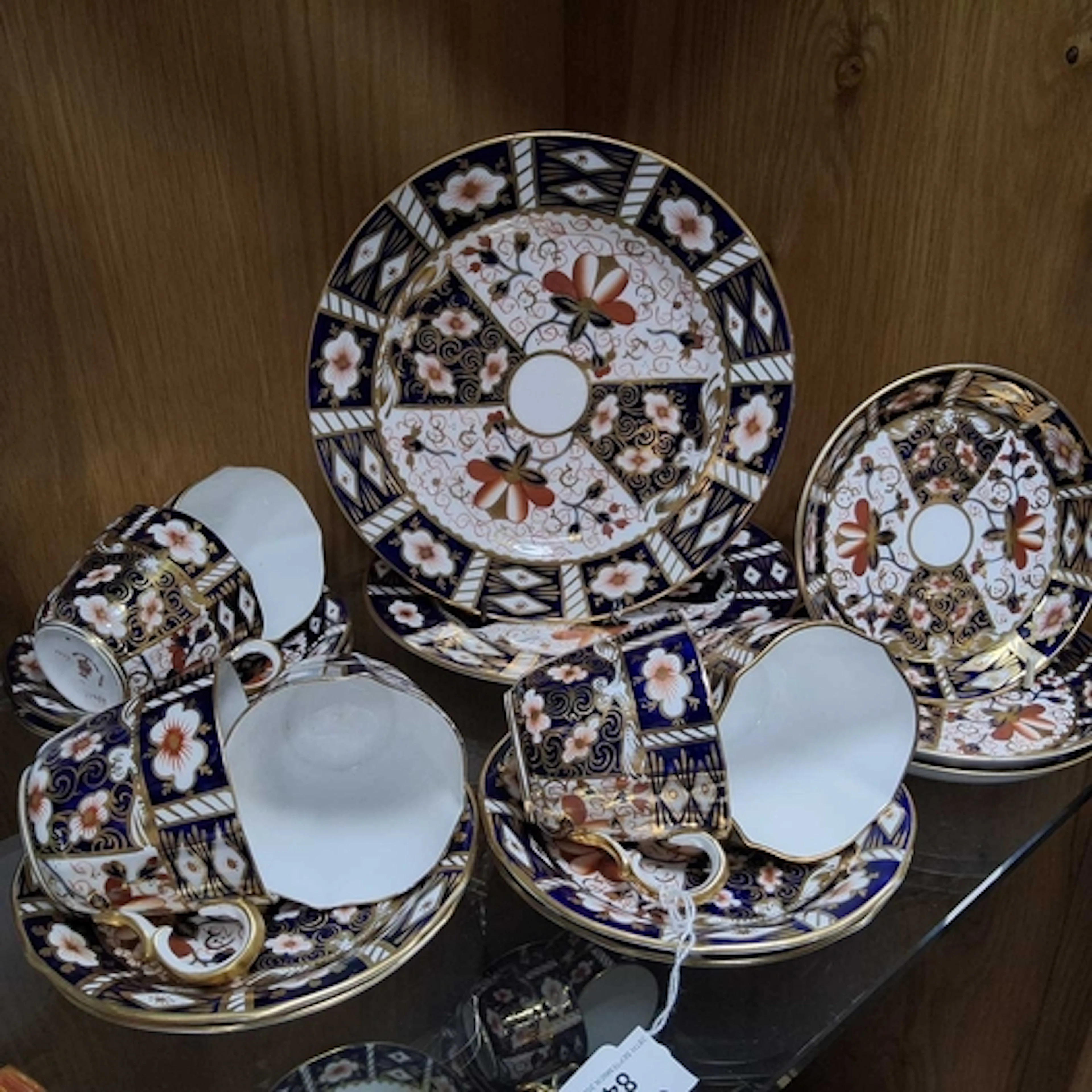 ROYAL CROWN DERBY WAVY EDGED TEAWARE IMARI PATTERN 2451, com...