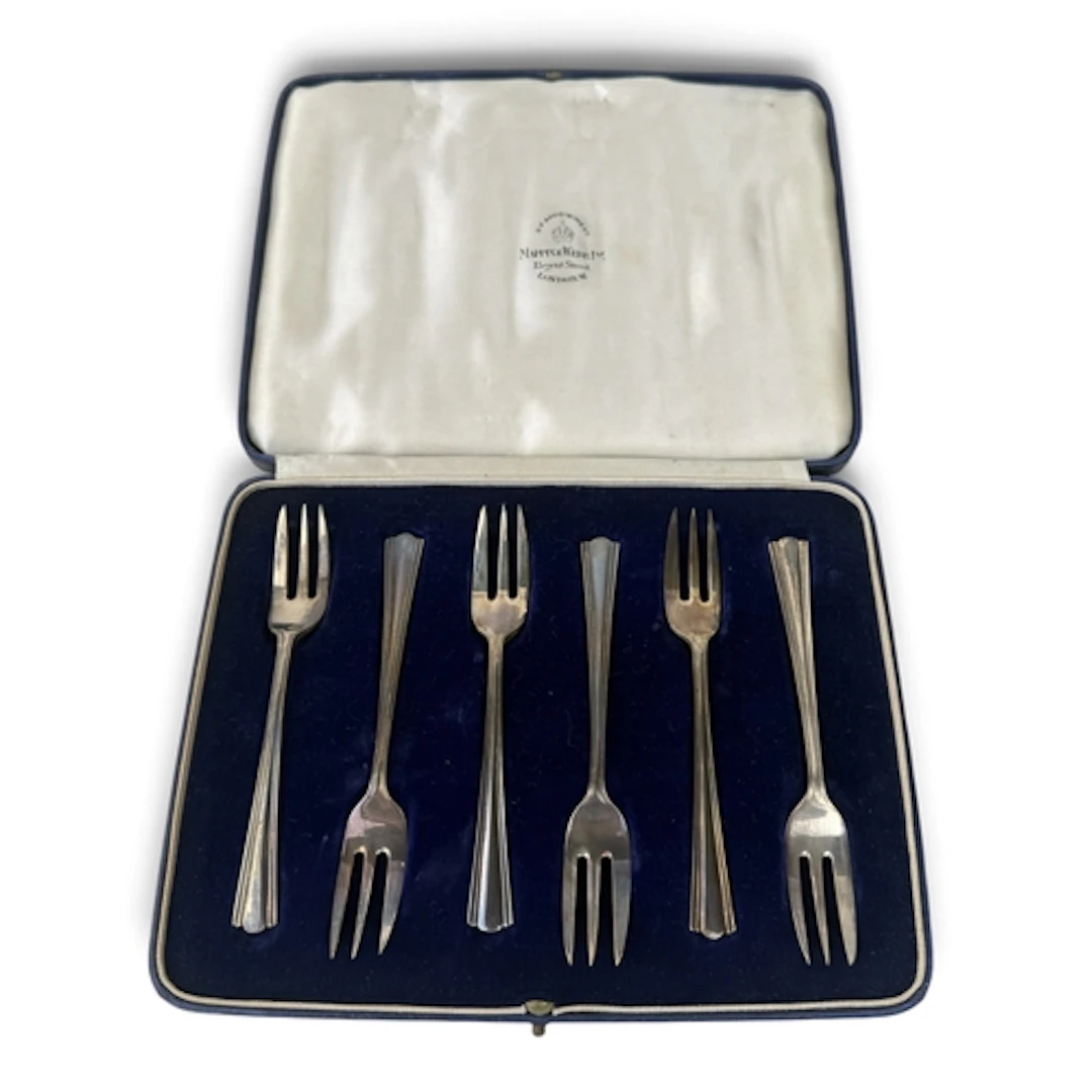 A CASED SET OF SIX SILVER PASTRY FORKS 97gms ...