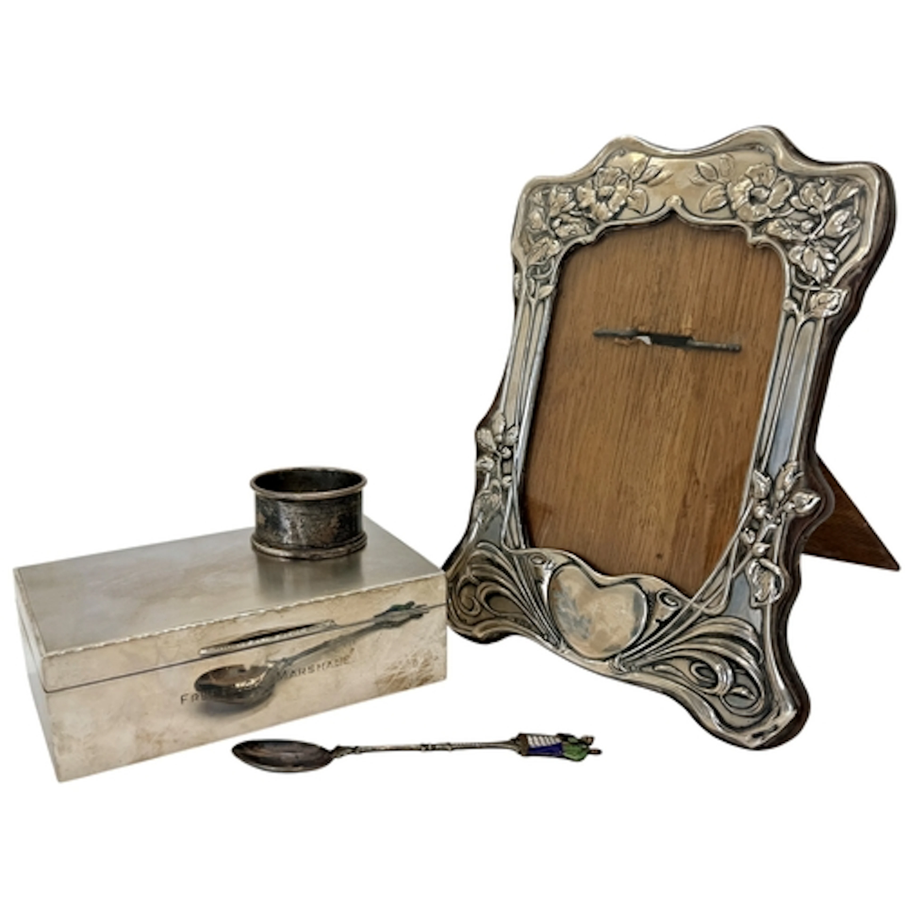 An Edwardian silver easel back picture frame, Birmingham 190...