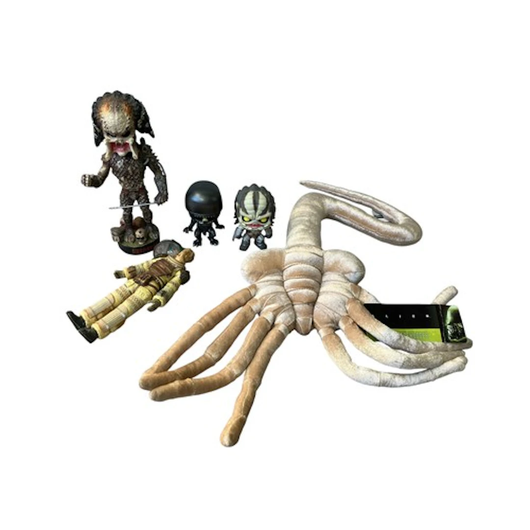 Collection of Alien & Predator figures/toys by NECA, Fun...