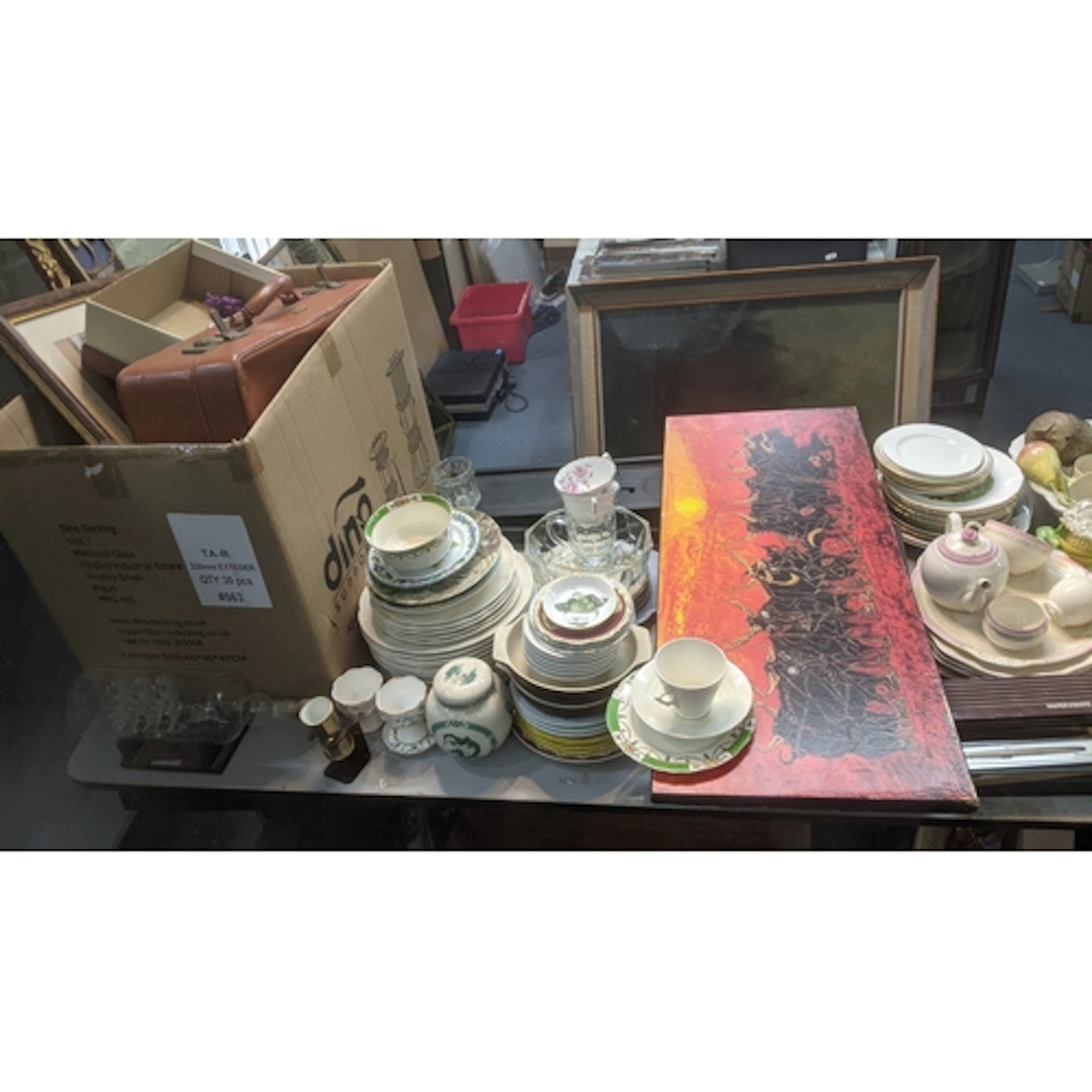 A mixed lot to include a collection of records, a boxed Shae...
