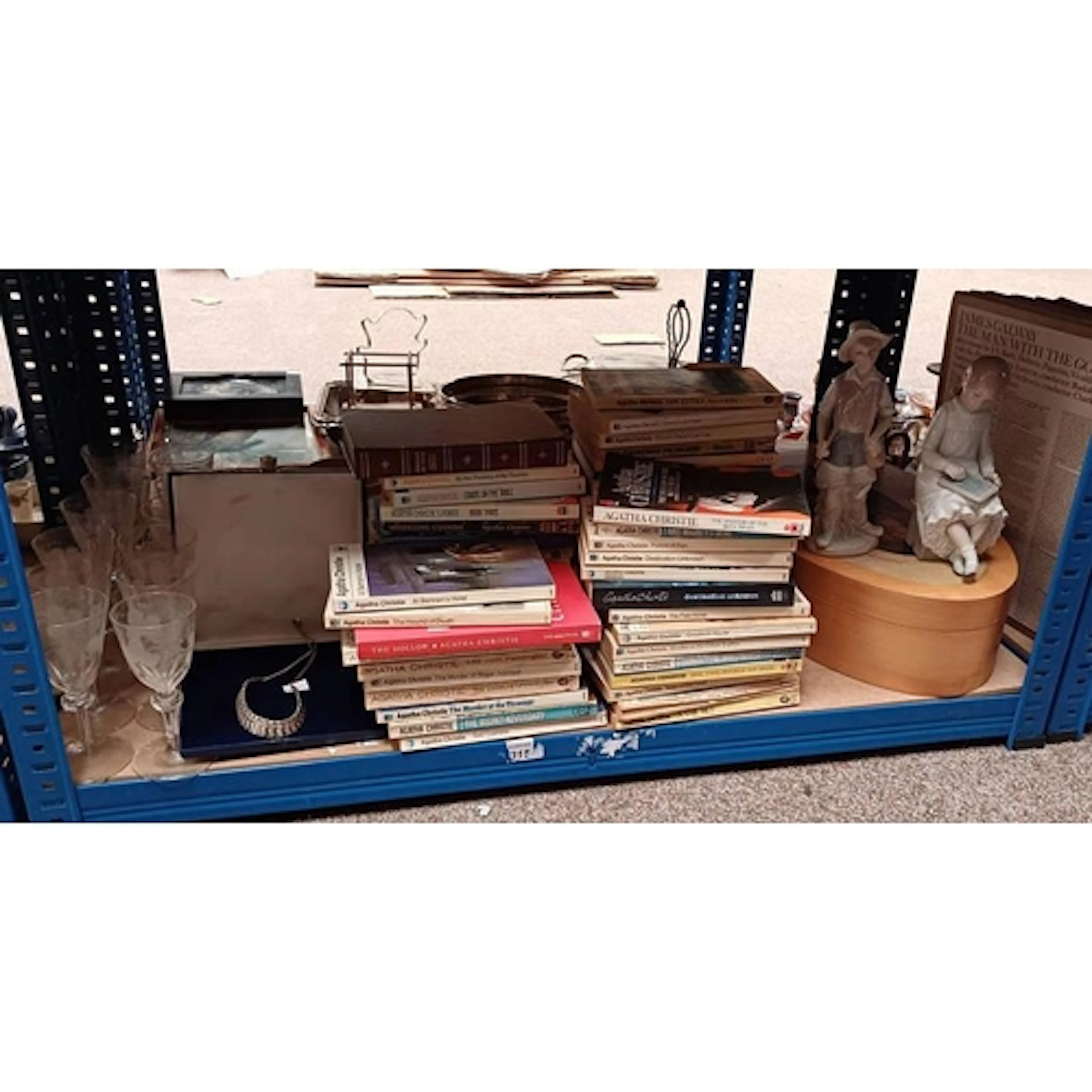 SELECTION OF VARIOUS ITEMS INCLUDING LLADRO & NAO FIGURES, A...