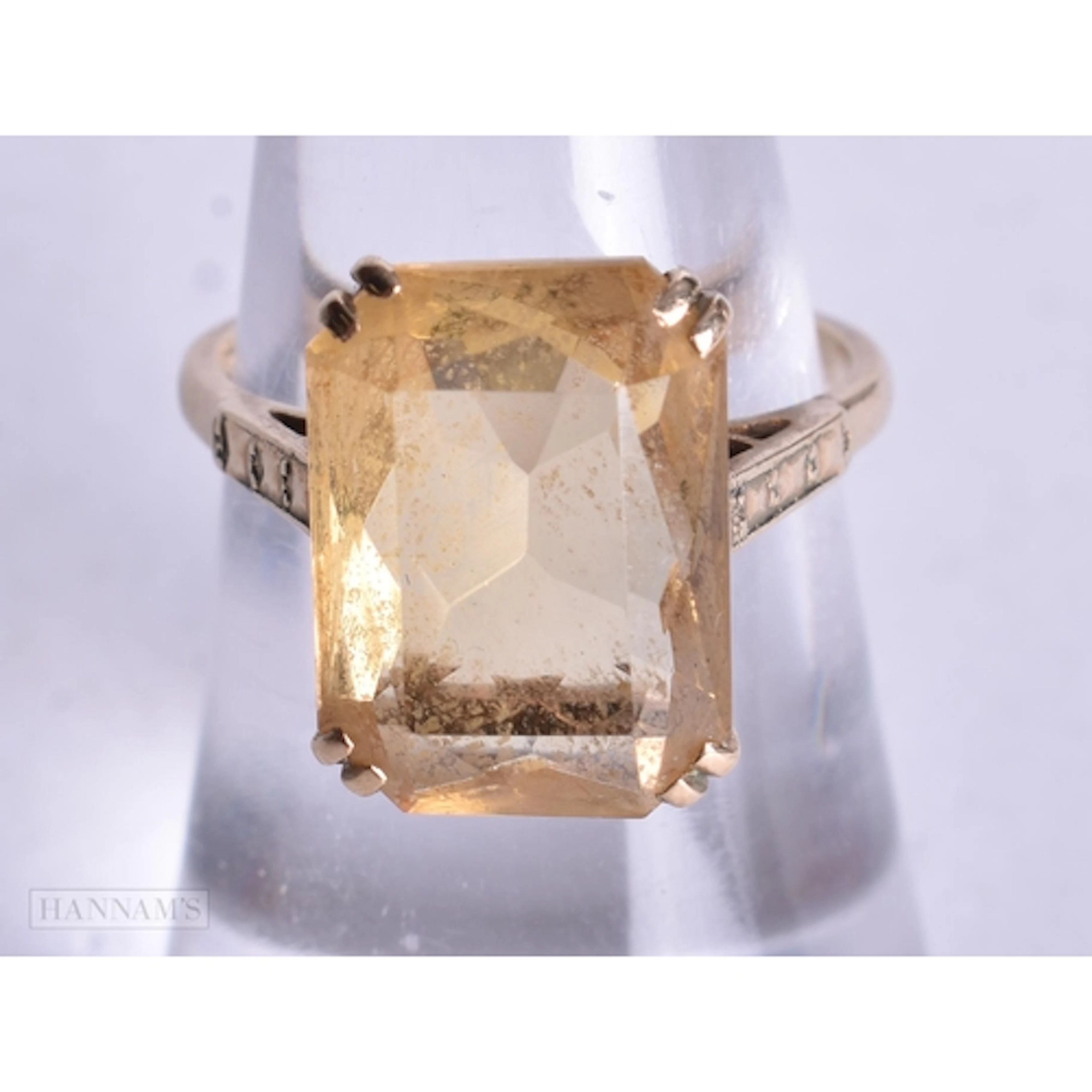 9ct gold citrine cocktail ring (3.8g). K.
