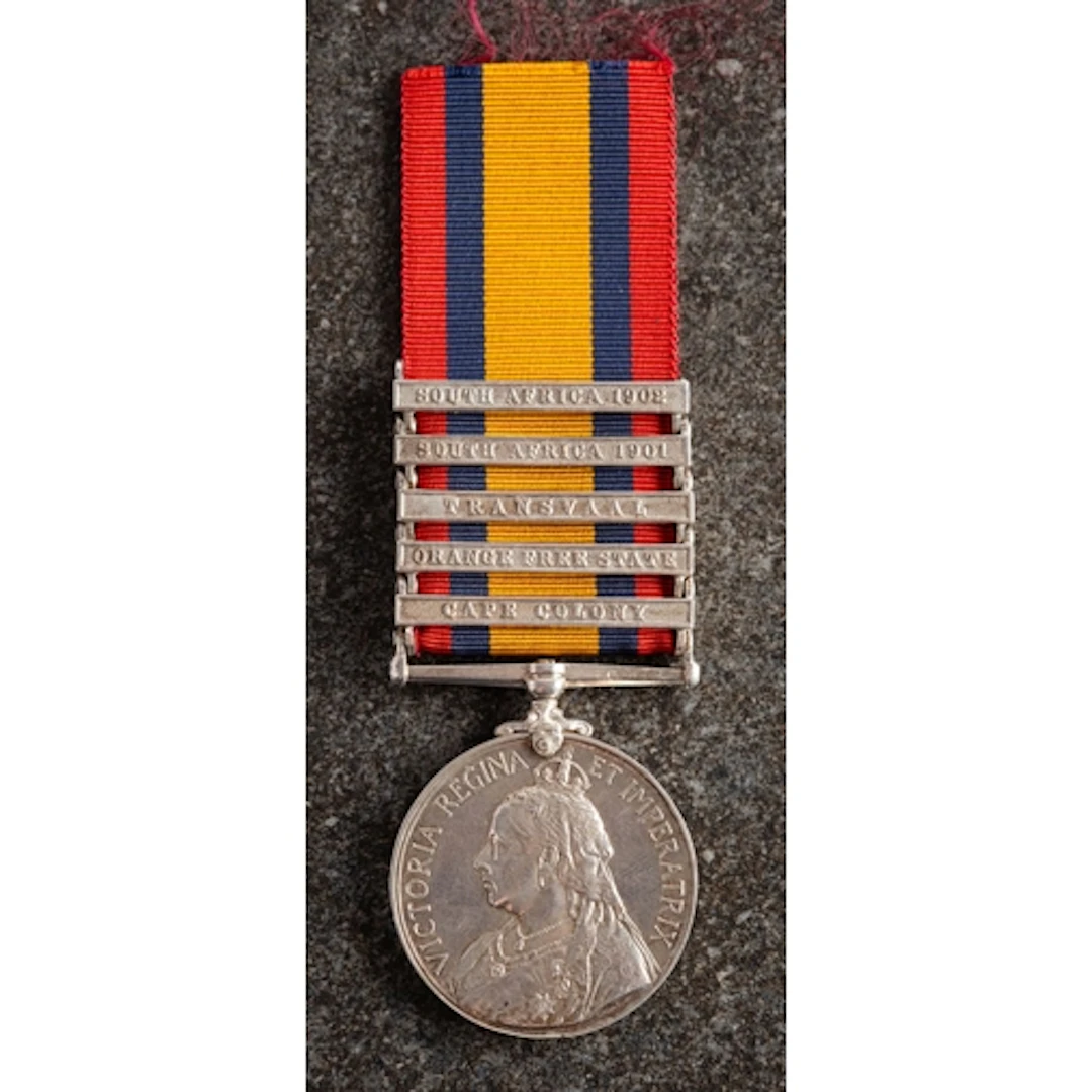 A Queen's South Africa Medal with five clasps to '4762 Pte S...