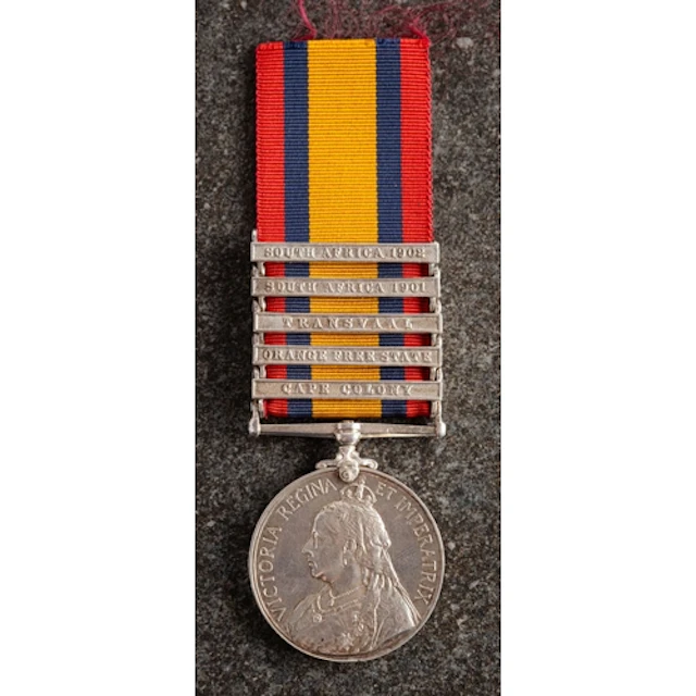 A Queen's South Africa Medal with five clasps to '4762 Pte S...