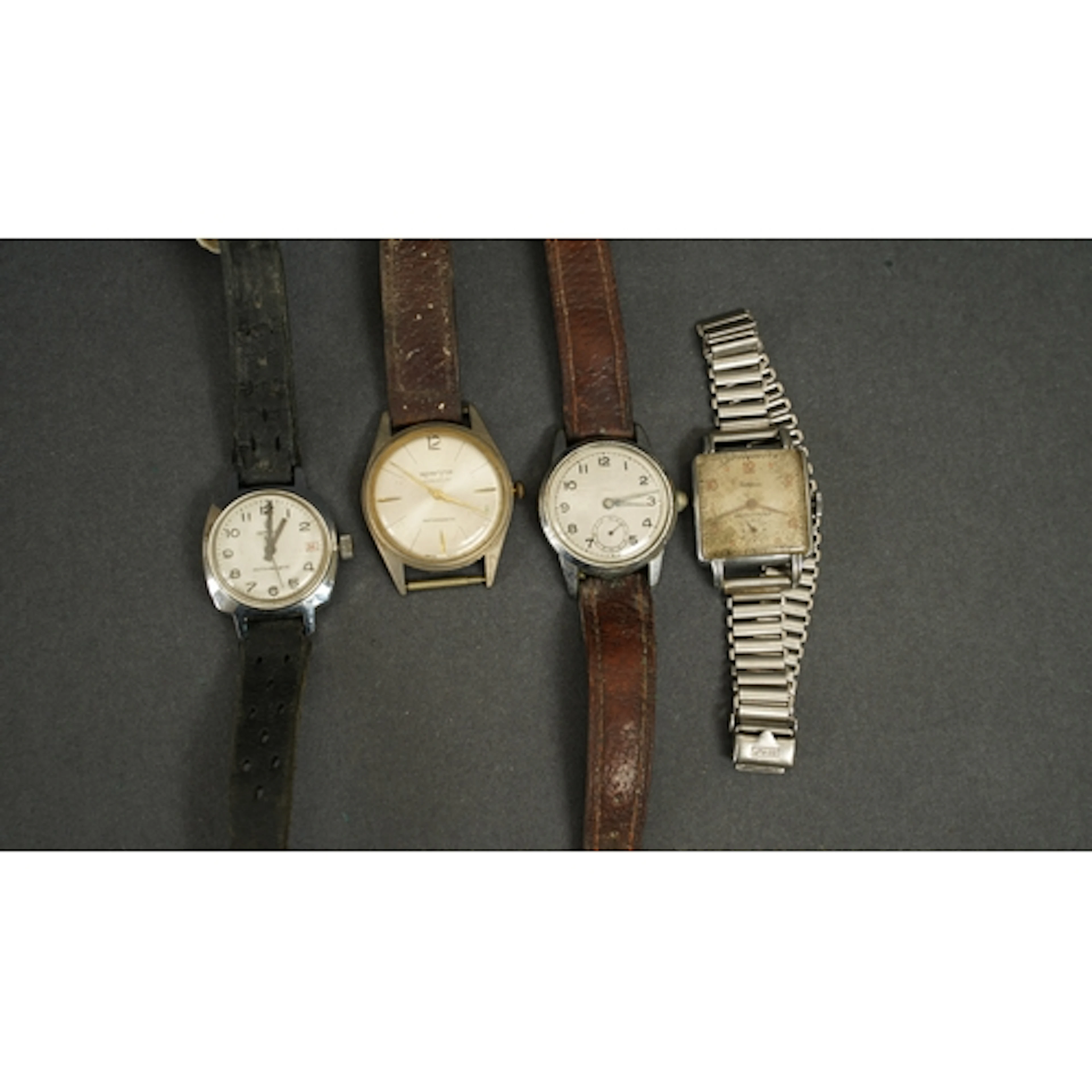 Four gentleman's vintage mechanical watches to include Servi...