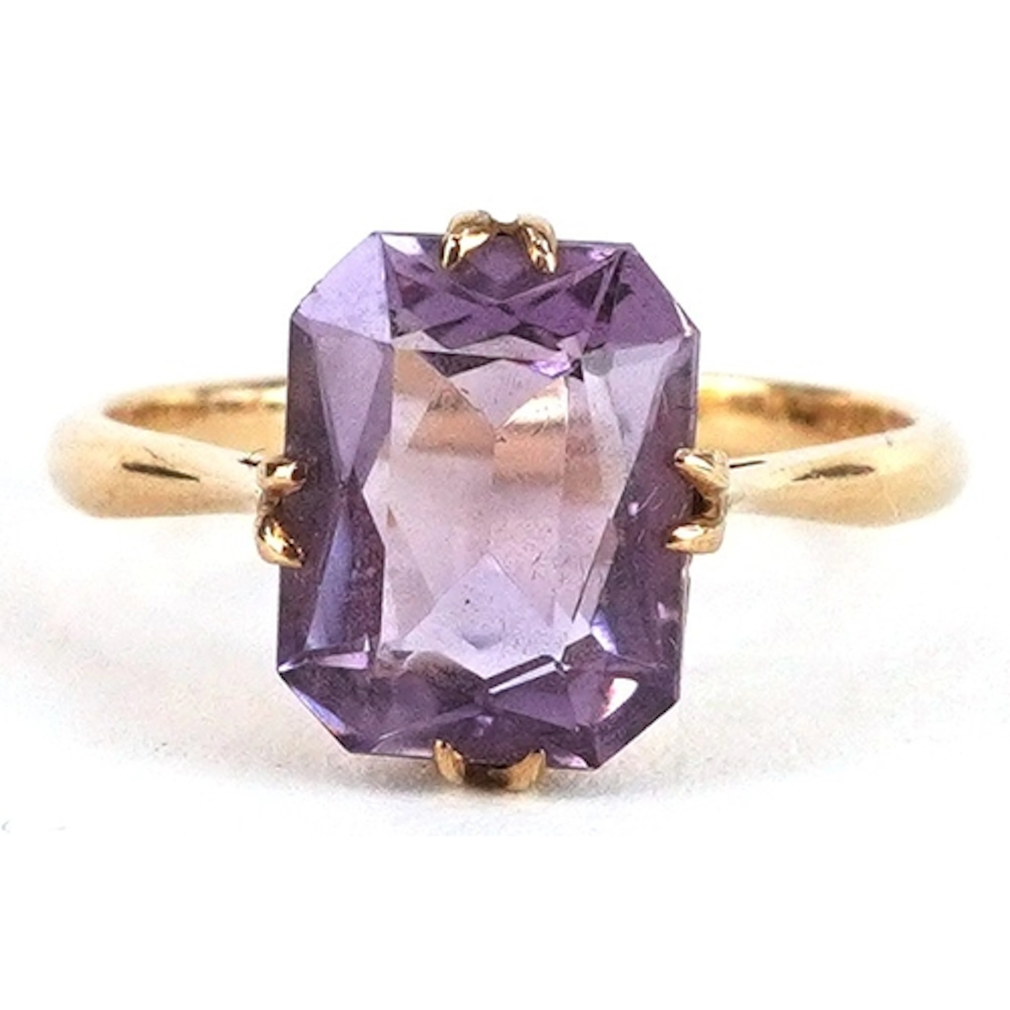 9ct gold amethyst ring, size L, 2.2g.