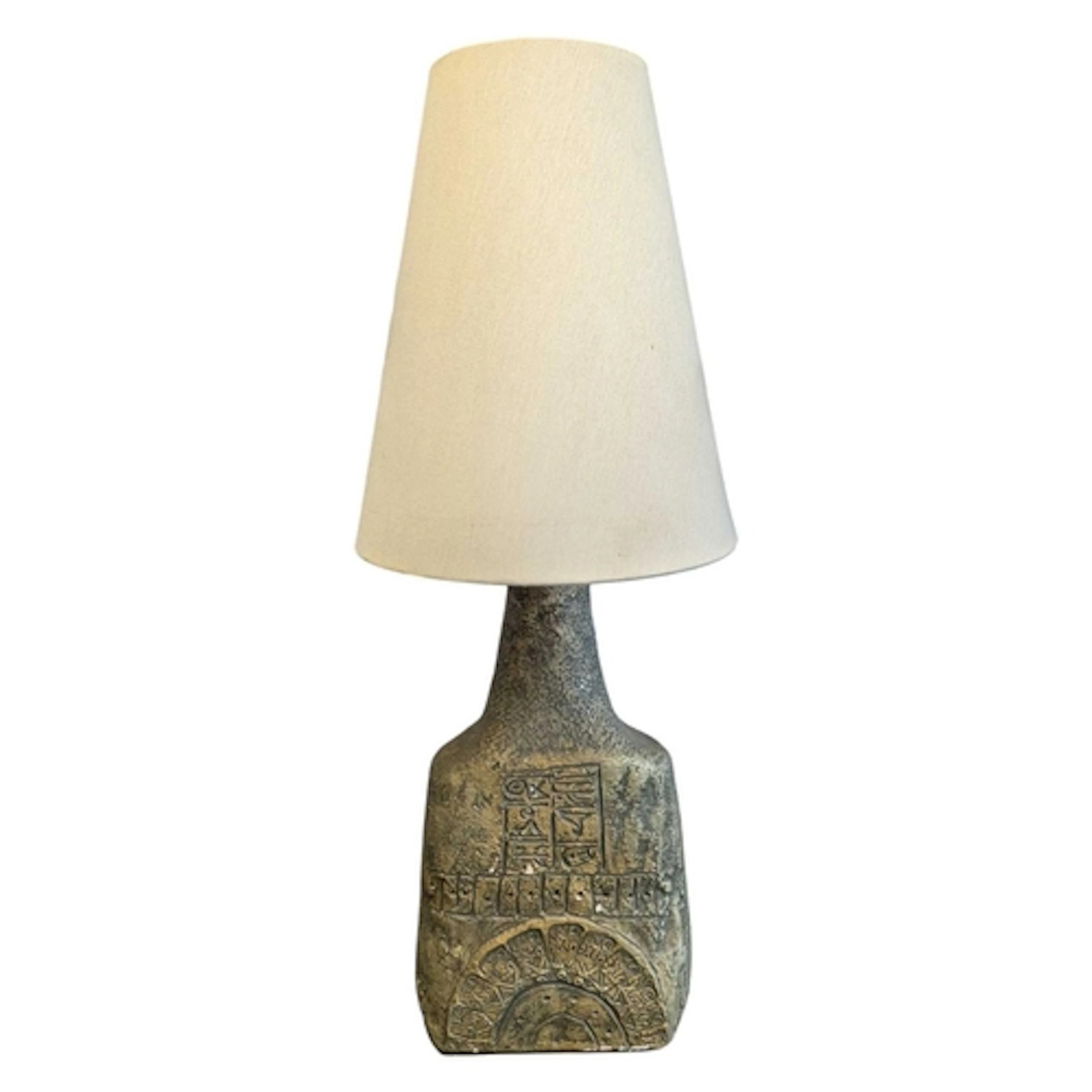 Late 20th century plaster brutalist table lamp. Featuring a ...