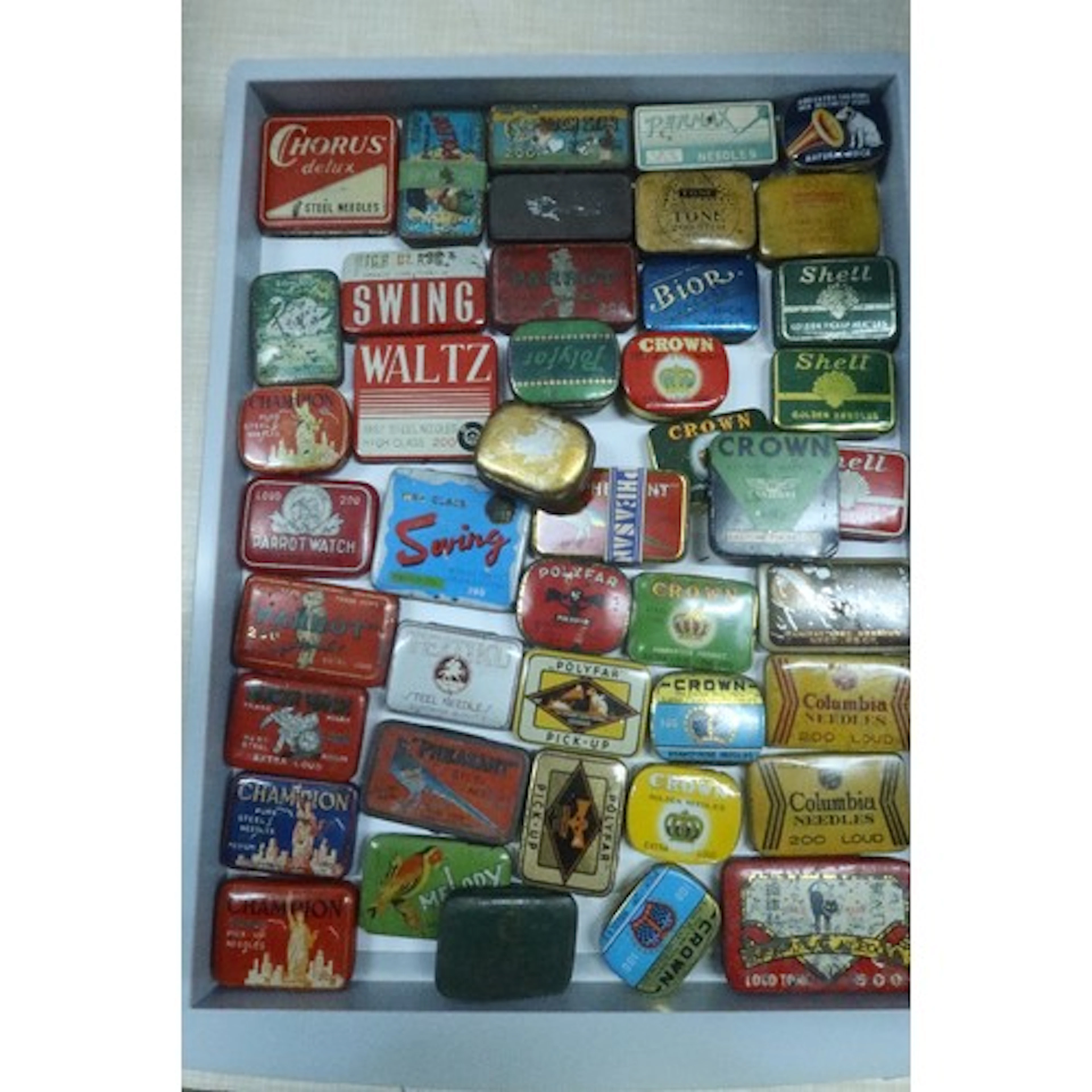 A tray of vintage gramophone needle tins