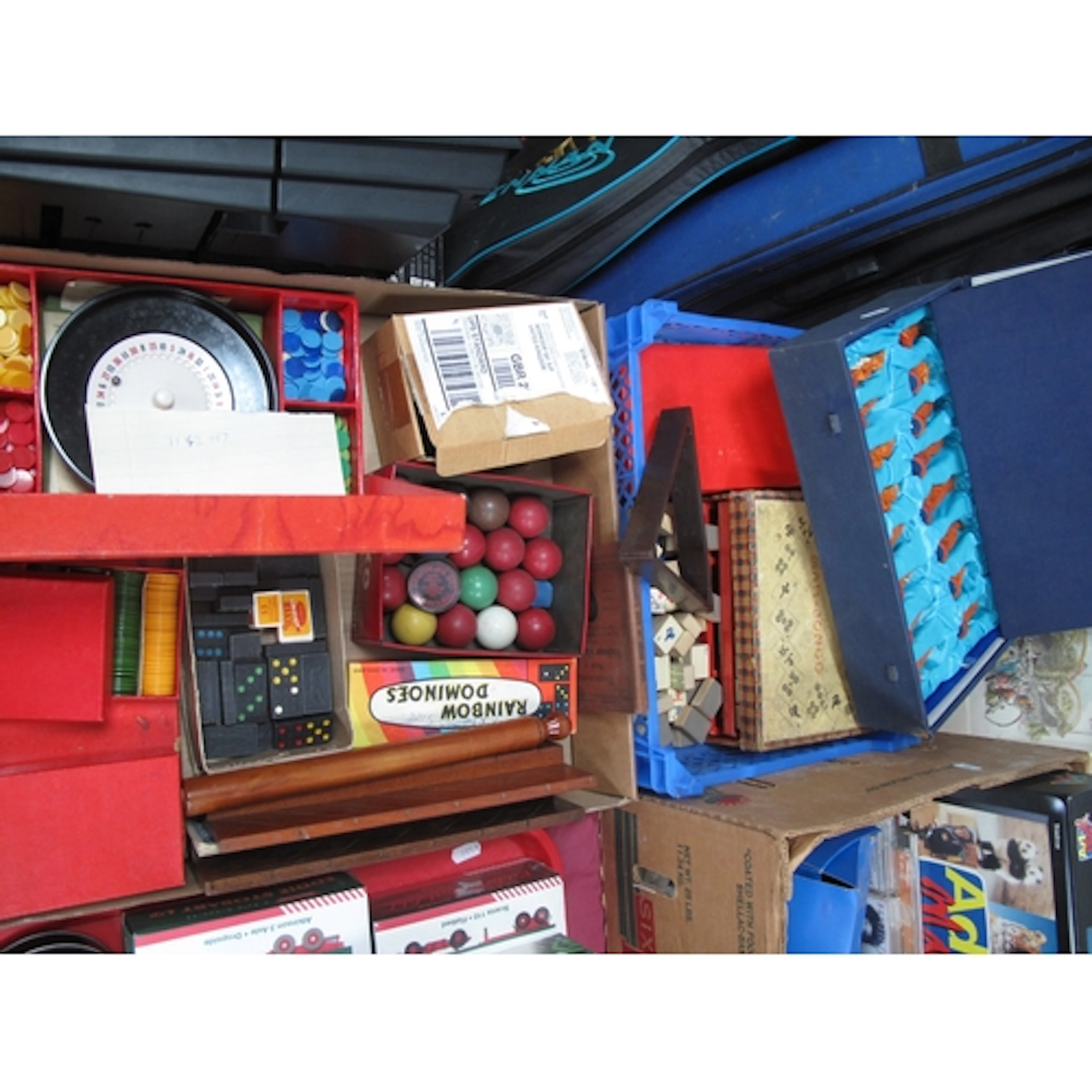 Roulette, small snooker balls, billiard balls, Mahjong, domi...