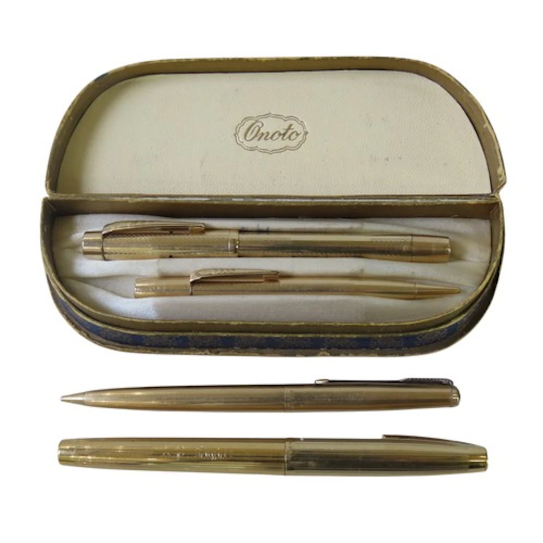 AN ONOTO VINTAGE GOLD FILLED FOUNTAIN PEN AND PROPELLING PEN...