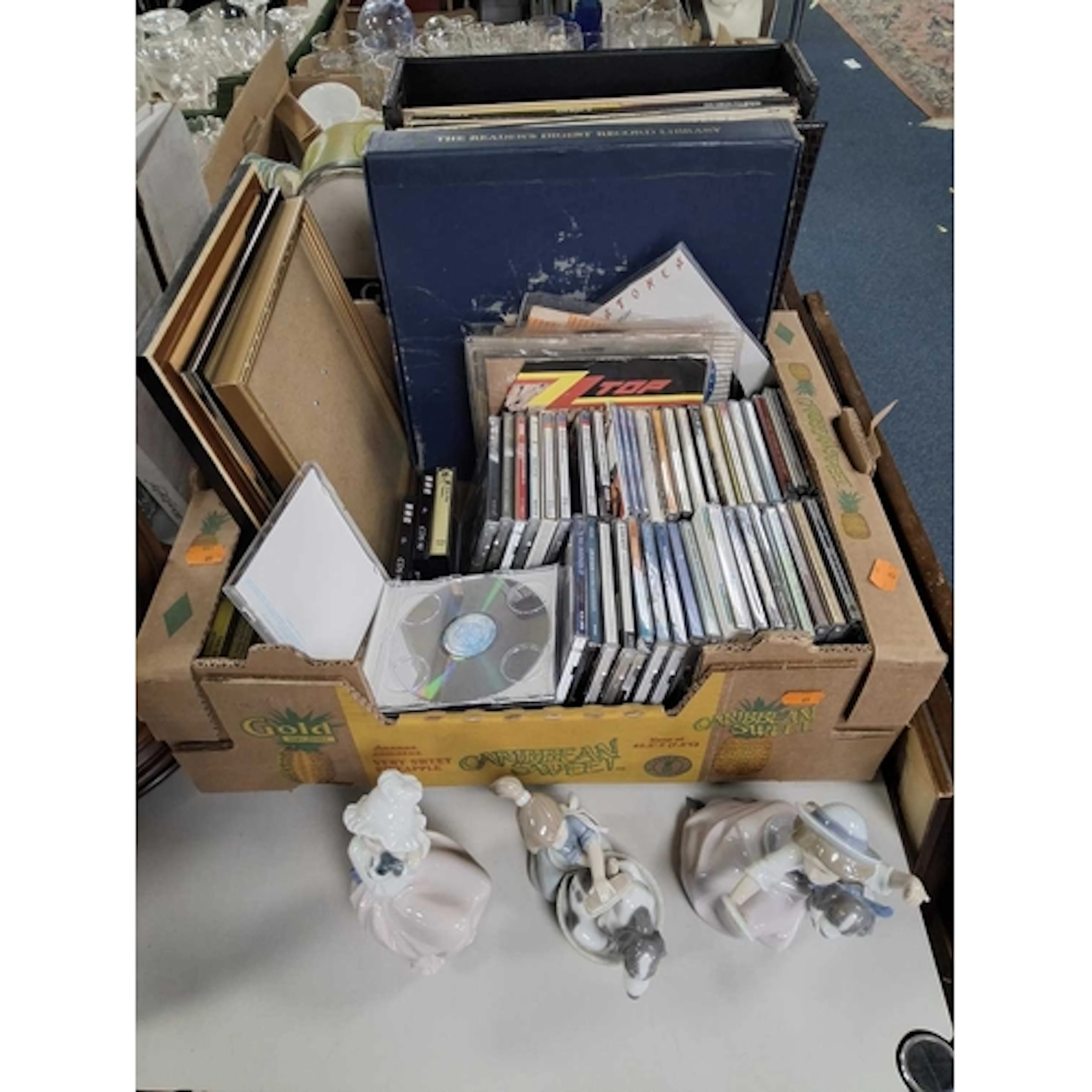 TWO BOXES AND LOOSE OF GENERAL HOUSEHOLD ITEMS to include a ...