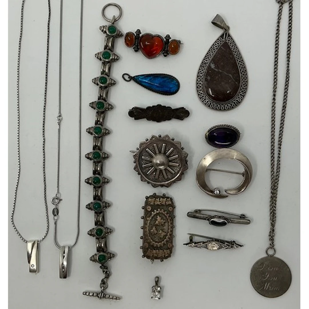 Jewellery - a silver metal and green stone cabochon articula...