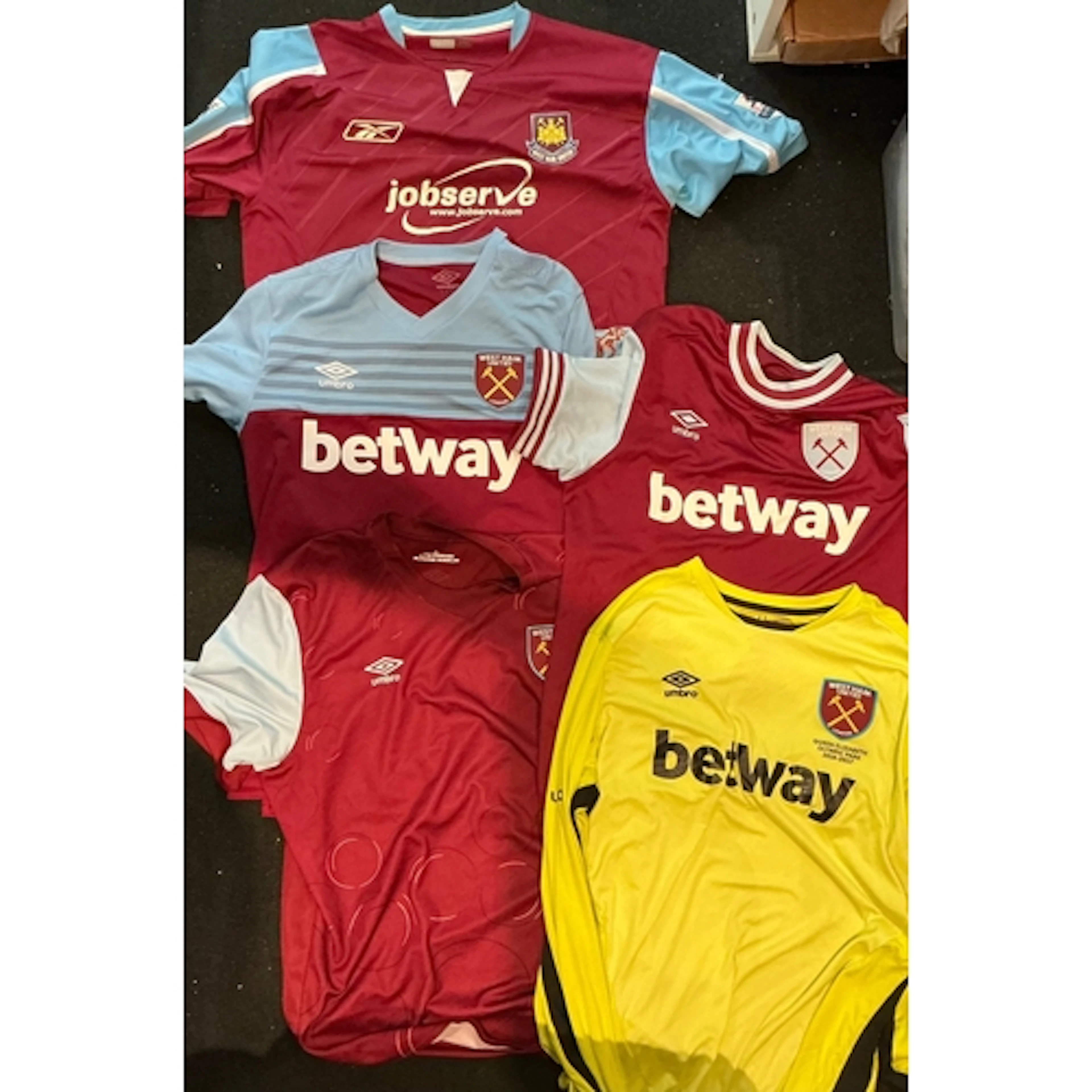 West Ham Replica Football Shirts: Including 2005 - 2006 Zamo...
