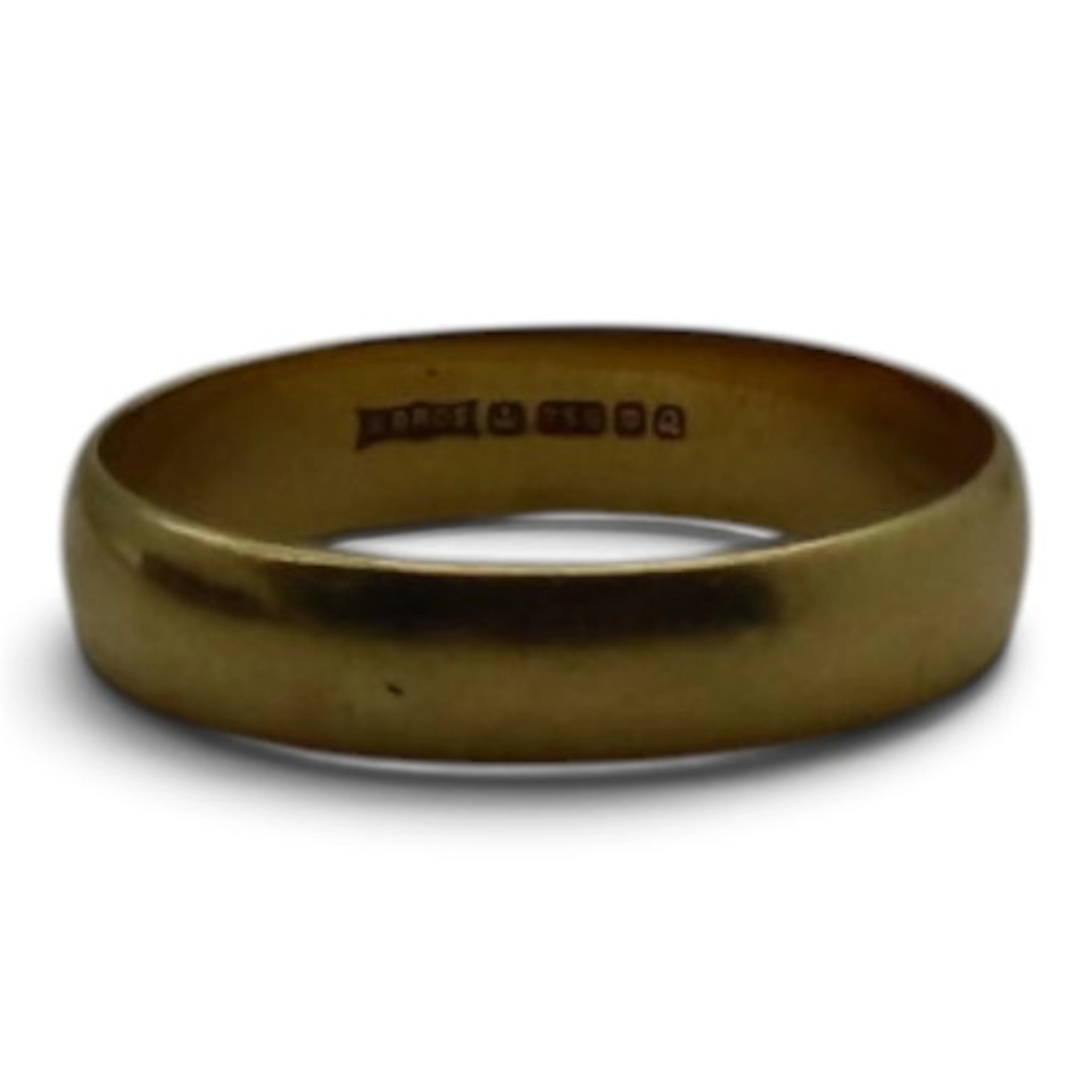 An 18ct gold wedding band, size T 1/2, 4 grams