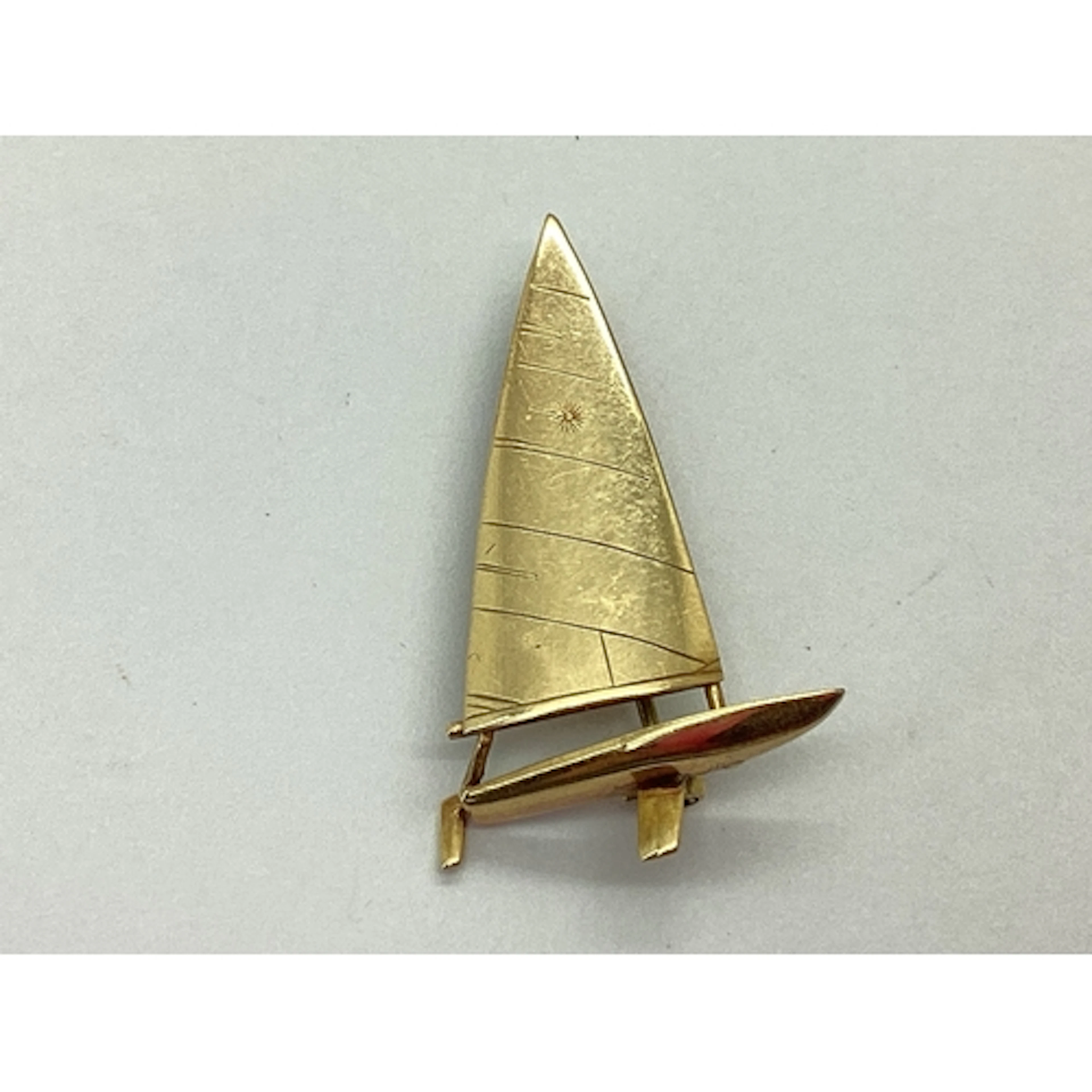 A Modernist Style Brooch as A Sailing Boat, stamped "9ct", 3...