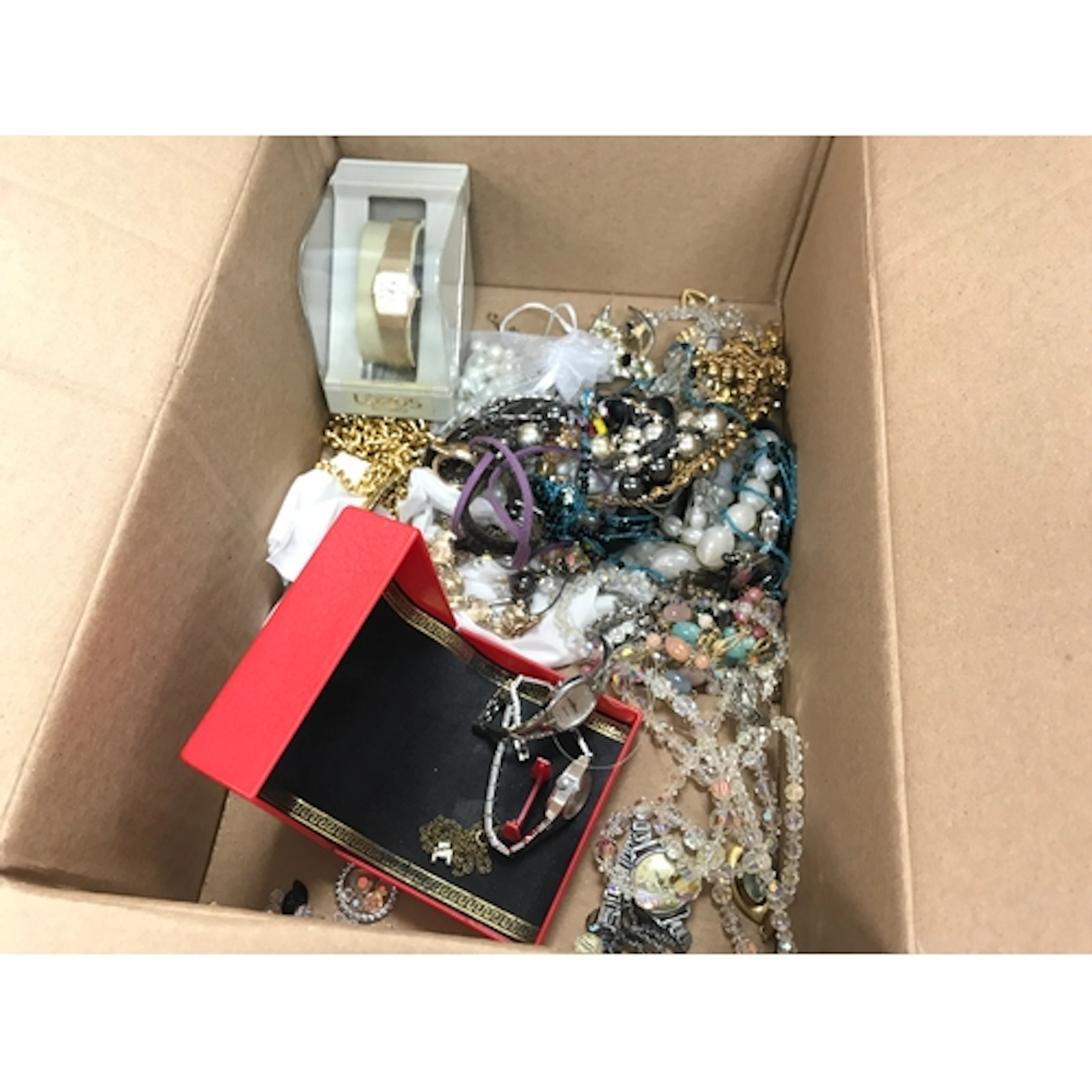 Small collection of assorted costume jewellery including a n...