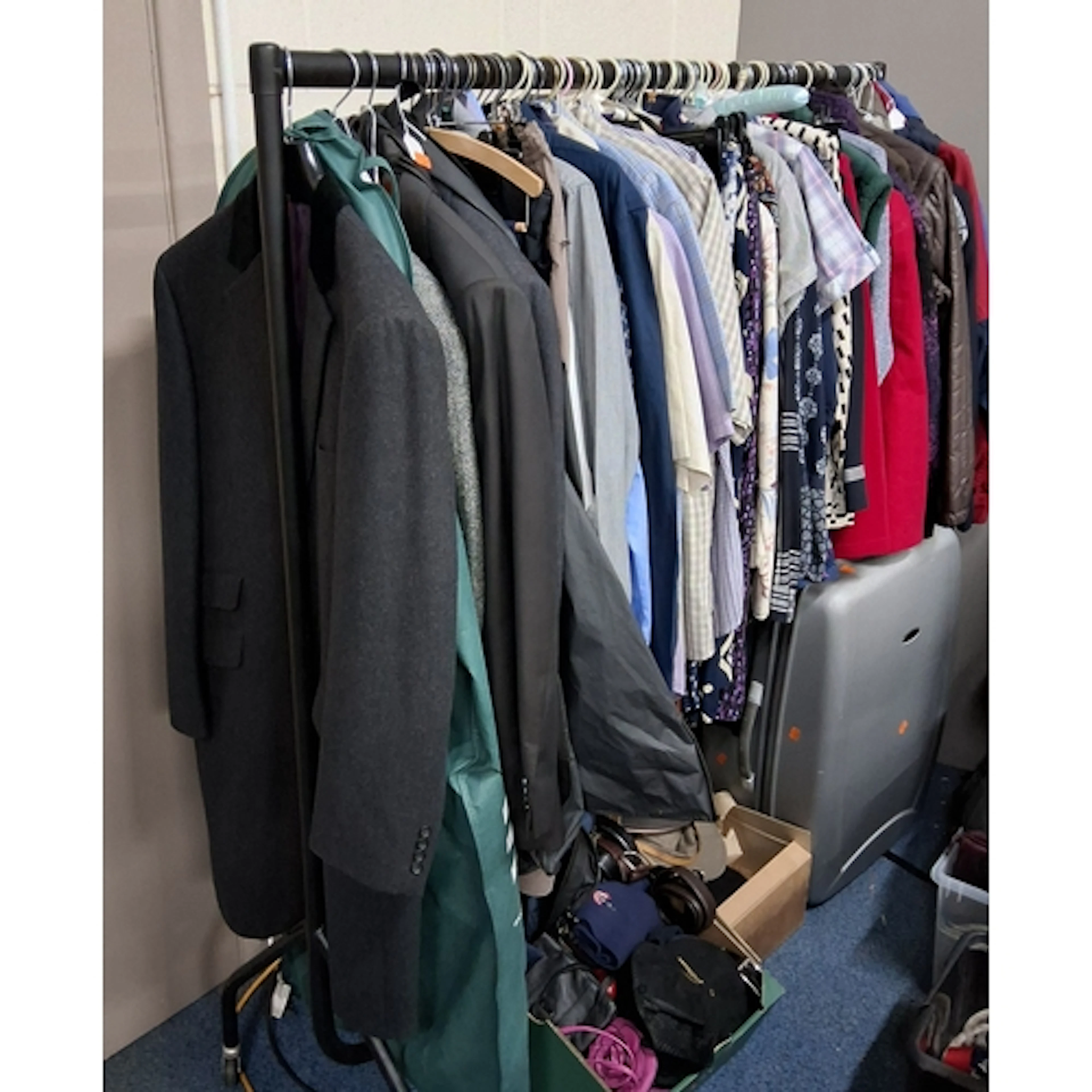 A QUANTITY OF MEN'S AND LADIES' CLOTHES AND ACCESSORIES, to ...