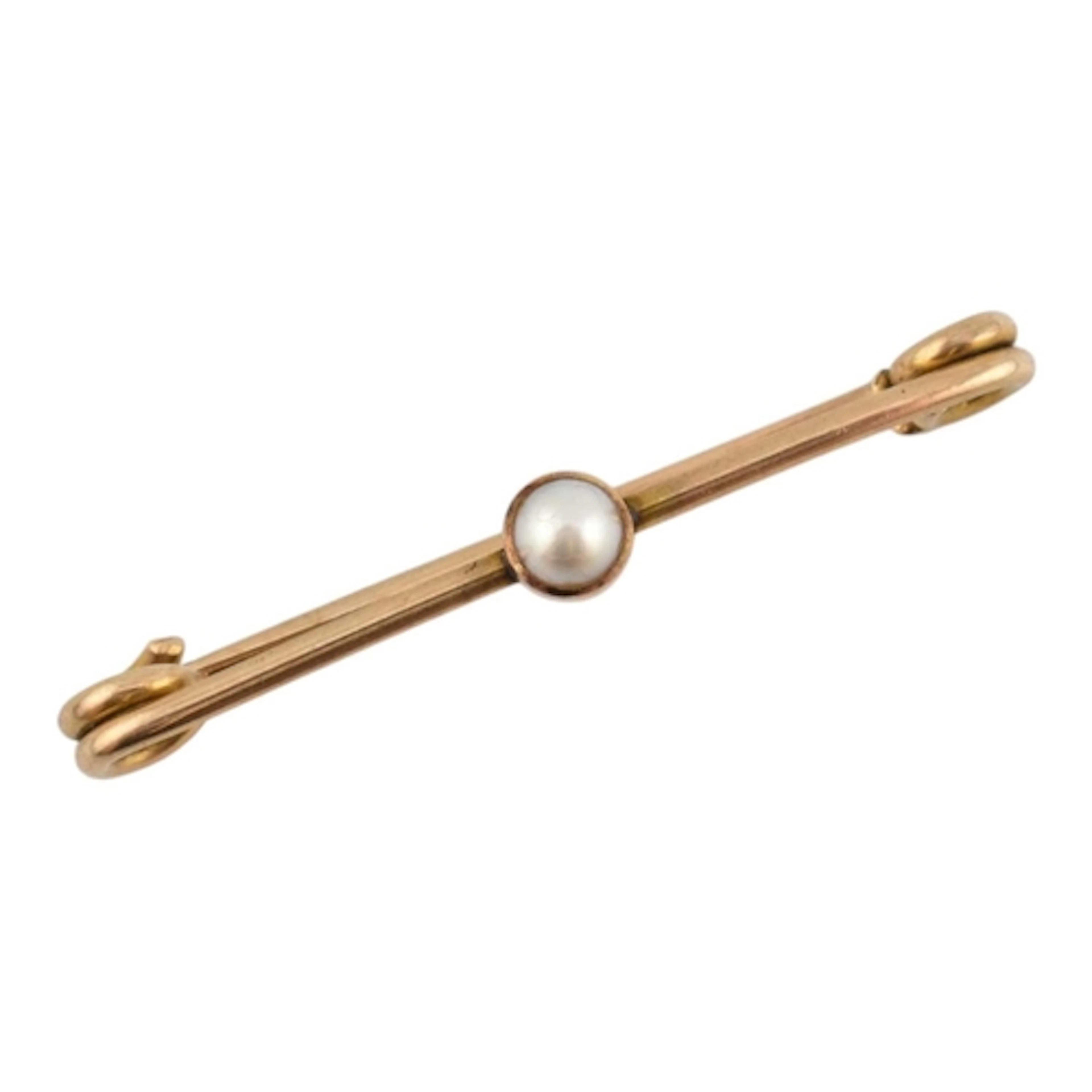 An early 20th century 9ct gold and pearl bar brooch pin. Unm...