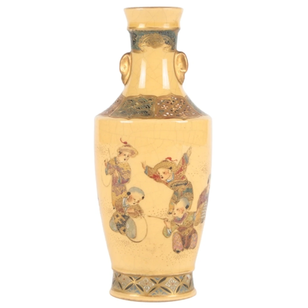 A small Japanese Satsuma style vase, Kobé, Meiji period, pai...