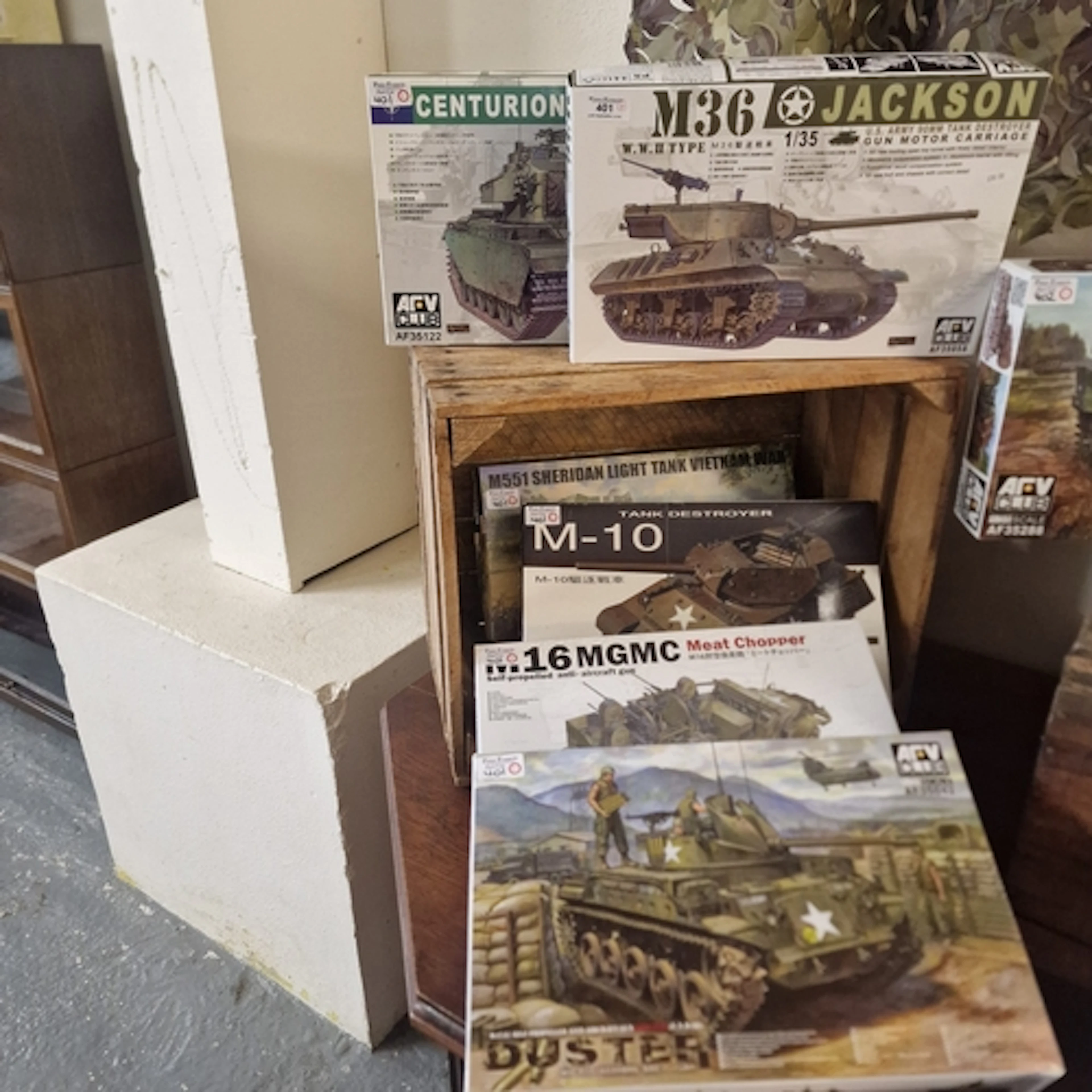 Five ARV scale 1:35 kits of various tanks including tank des...