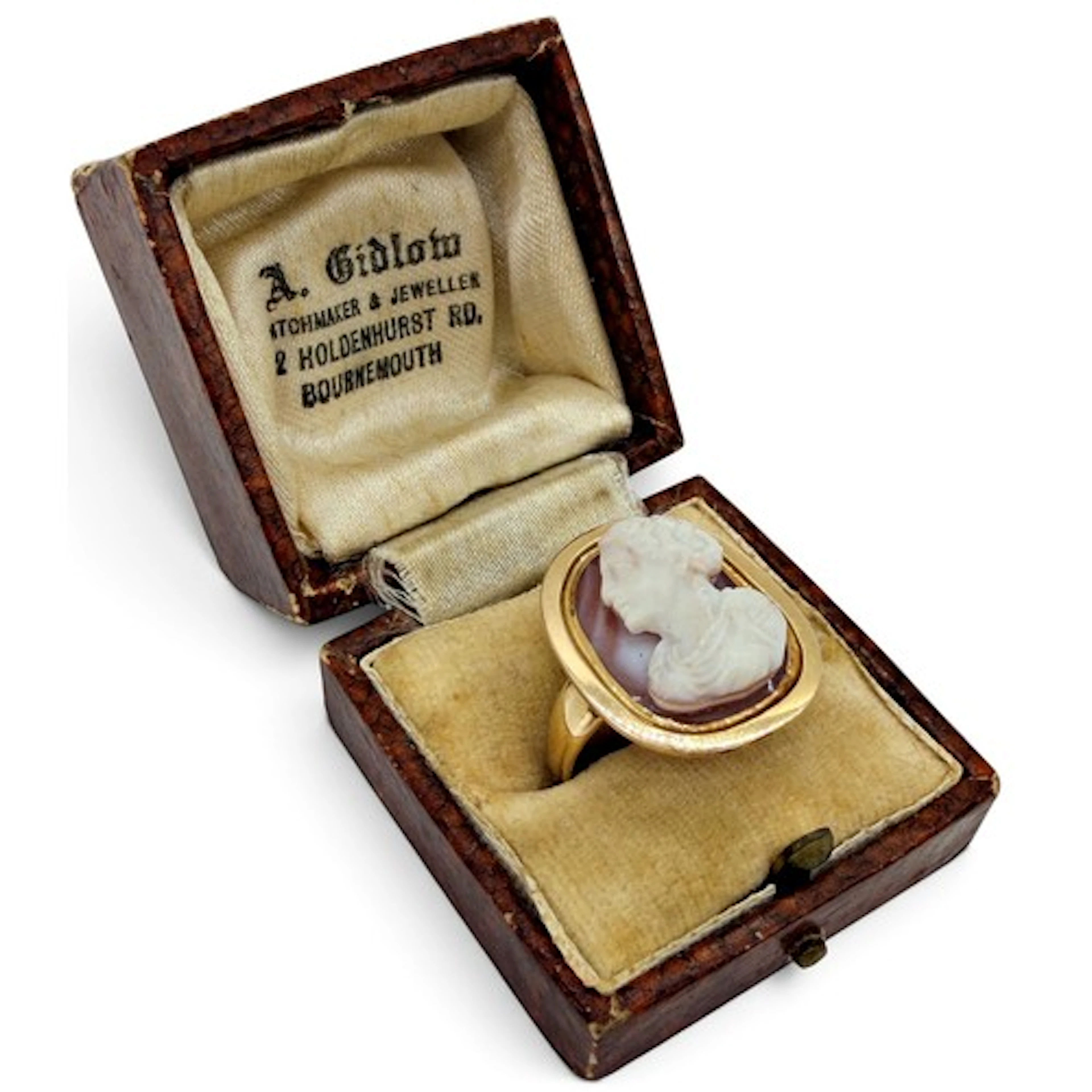 A Georgian gold ring set with a Renaissance sardonyx cameo o...