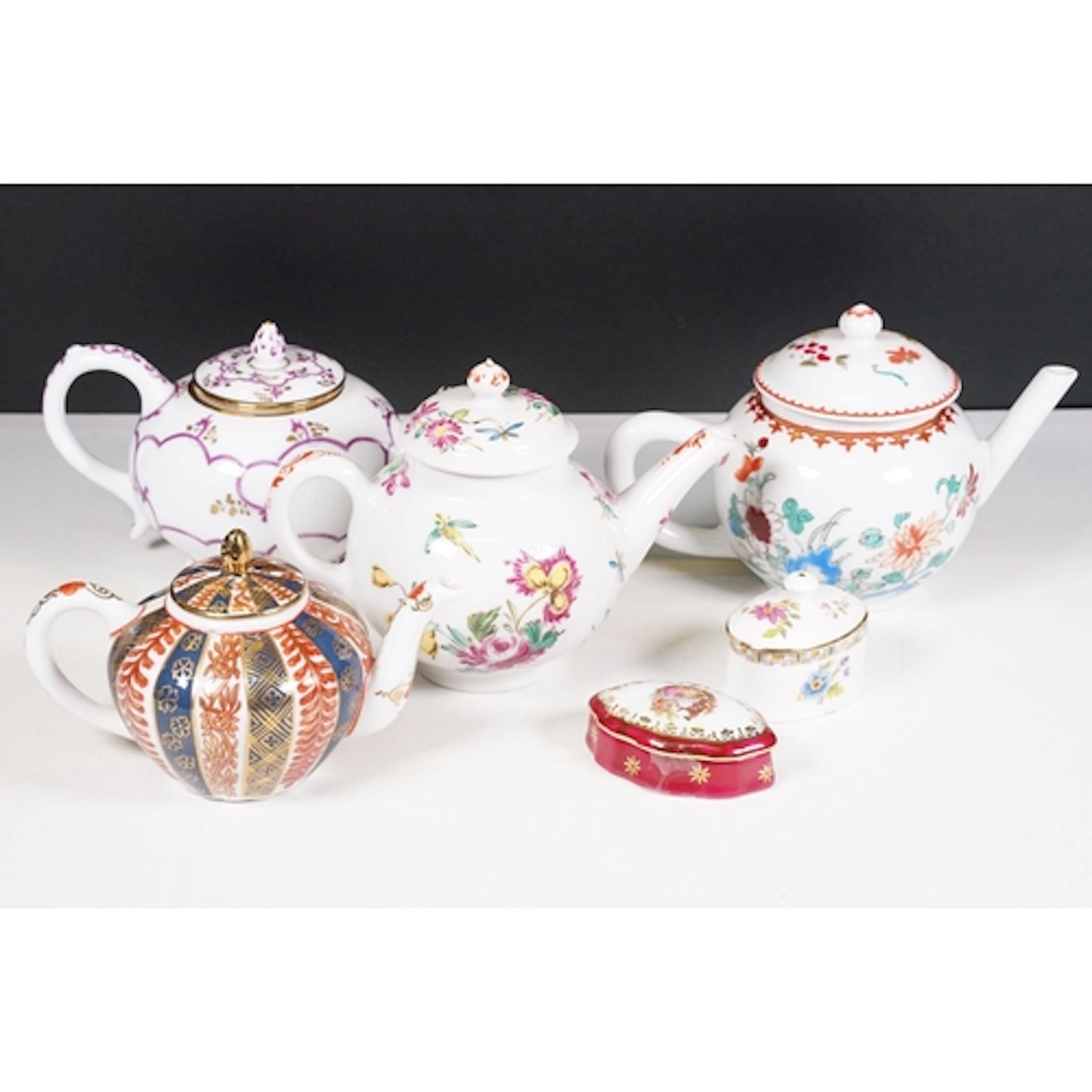 Victoria and Albert museum small tea pots featuring 'Bow', '...