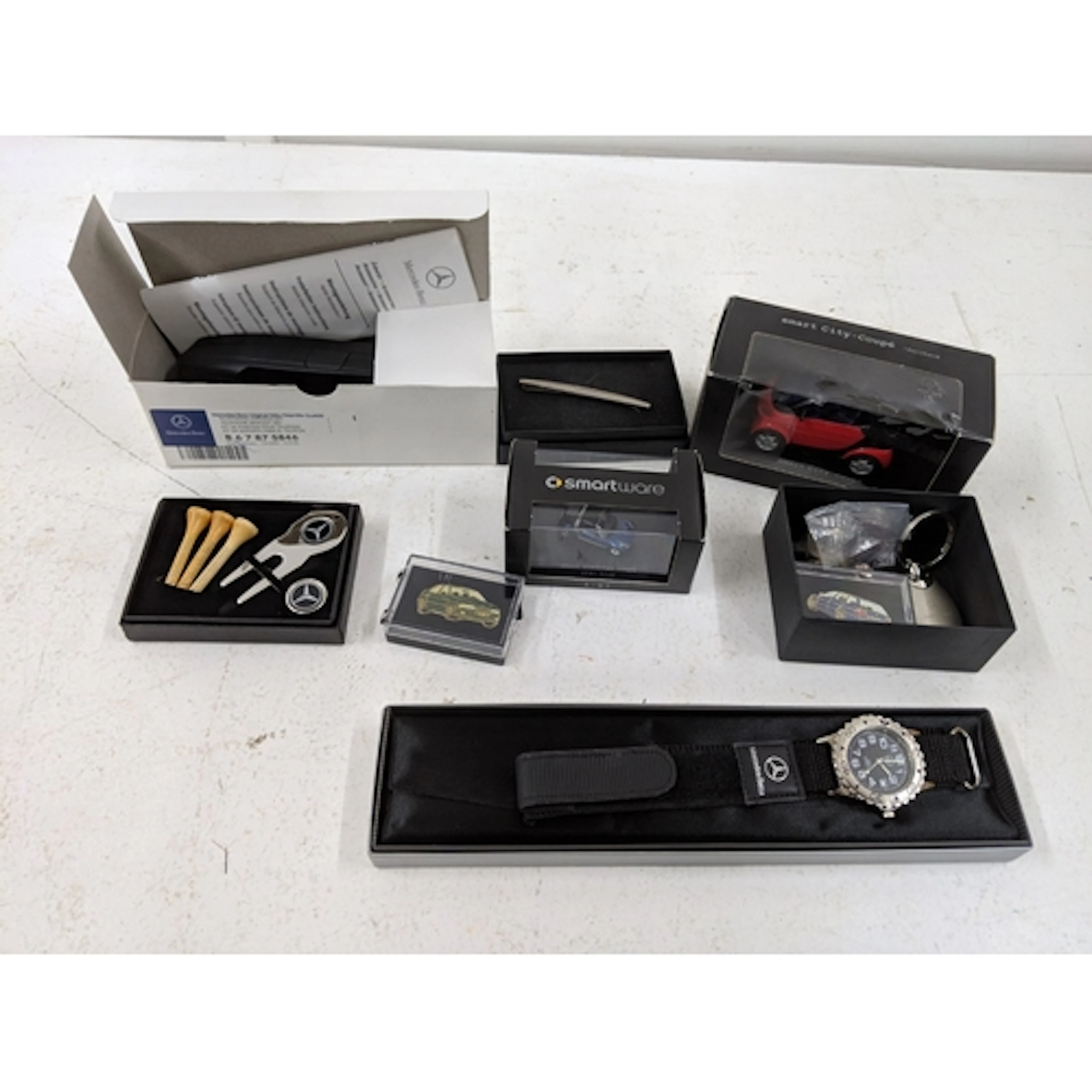 Mercedes-Benz related collectables to include badges, key ri...