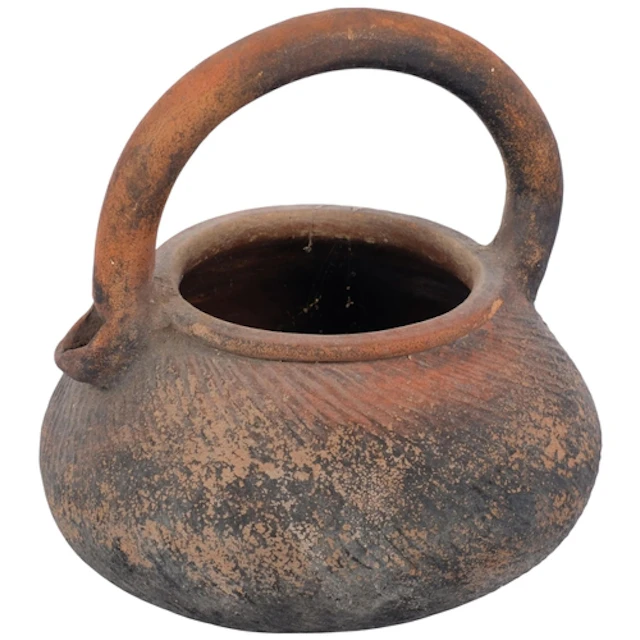 An early Chinese/Japanese unglazed terrcotta kettle, body wi...