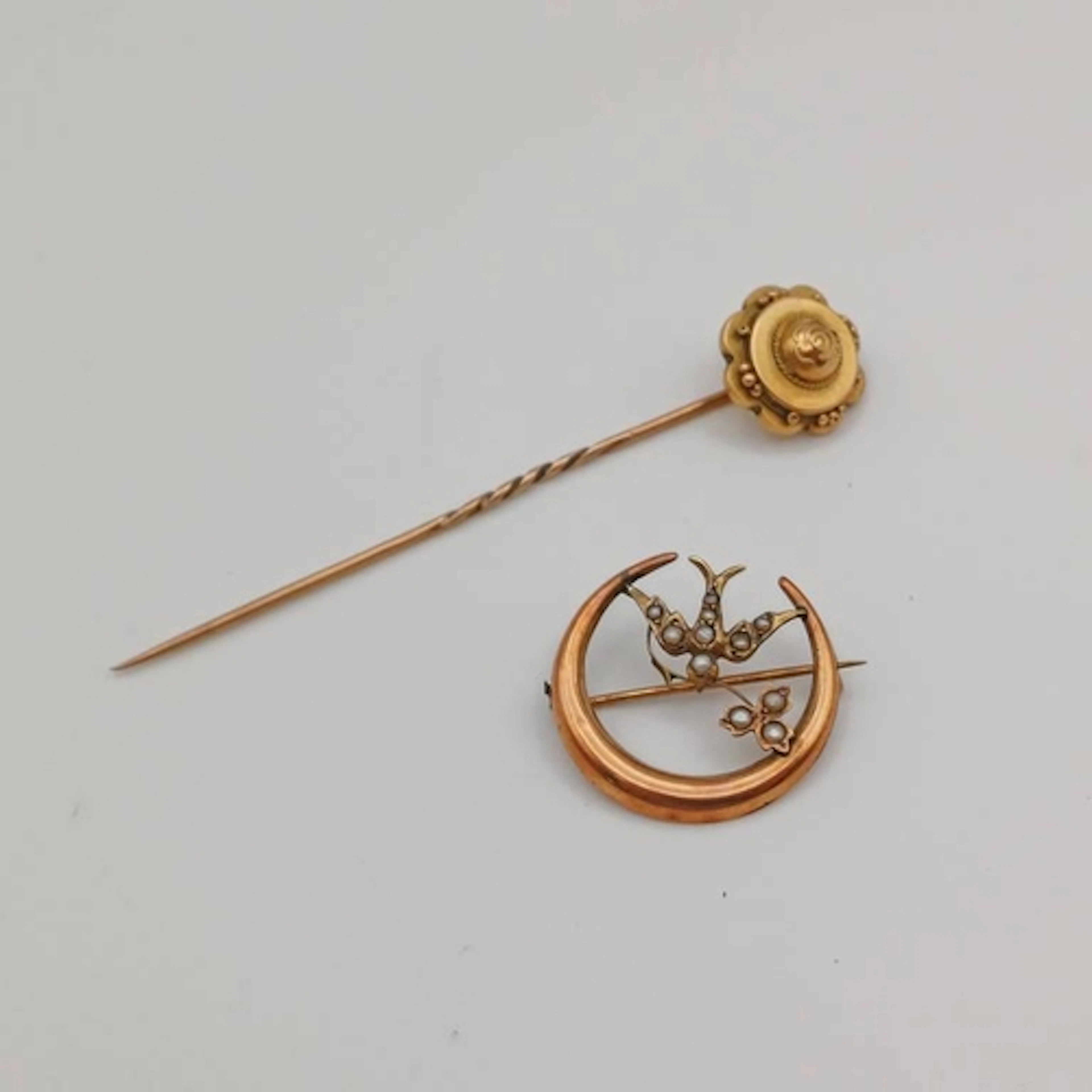 VICTORIAN GOLD STICK PIN & 9CT GOLD SEED PEARL SWALLOW BROOC...