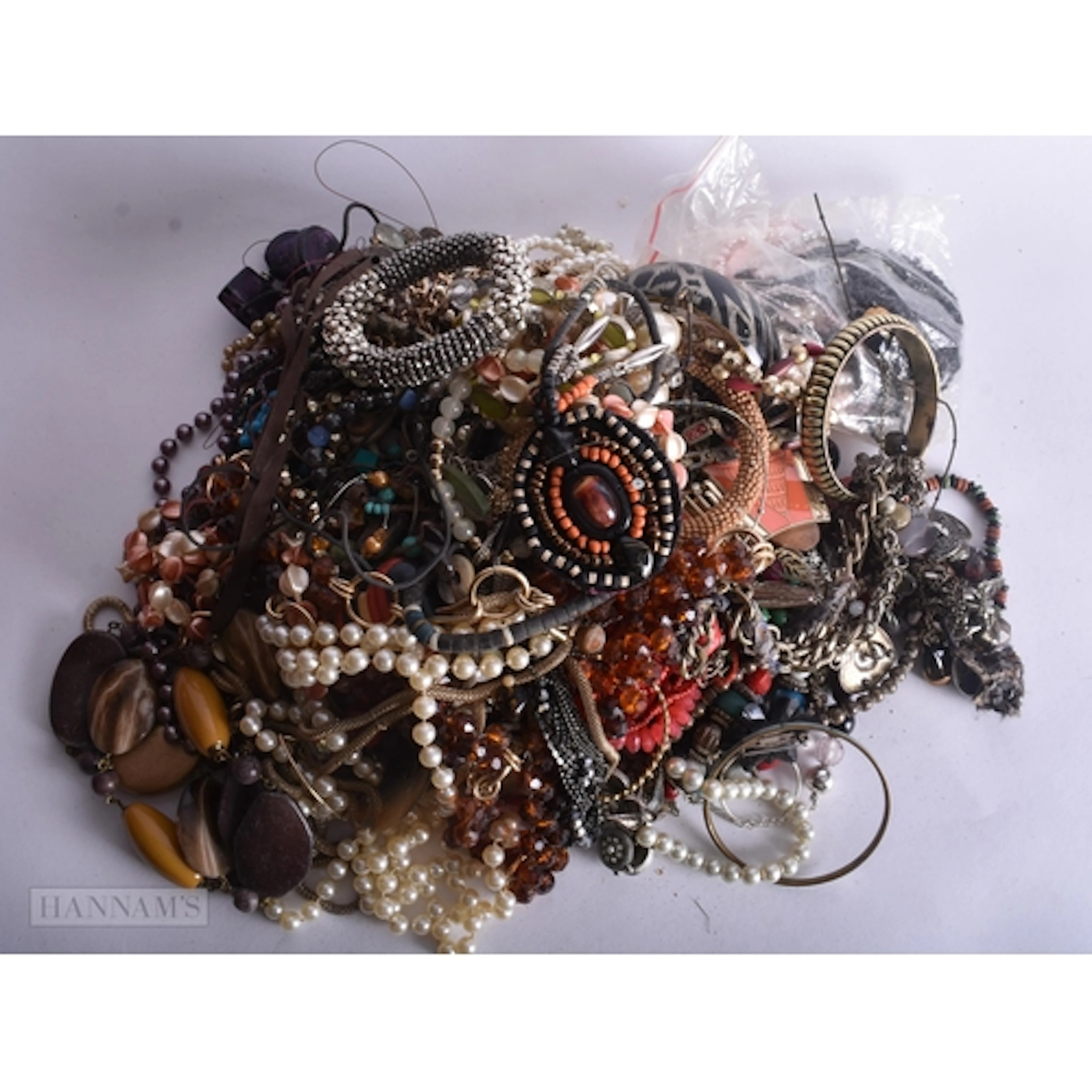 A Large Quantity of Costume Jewellery (qty)