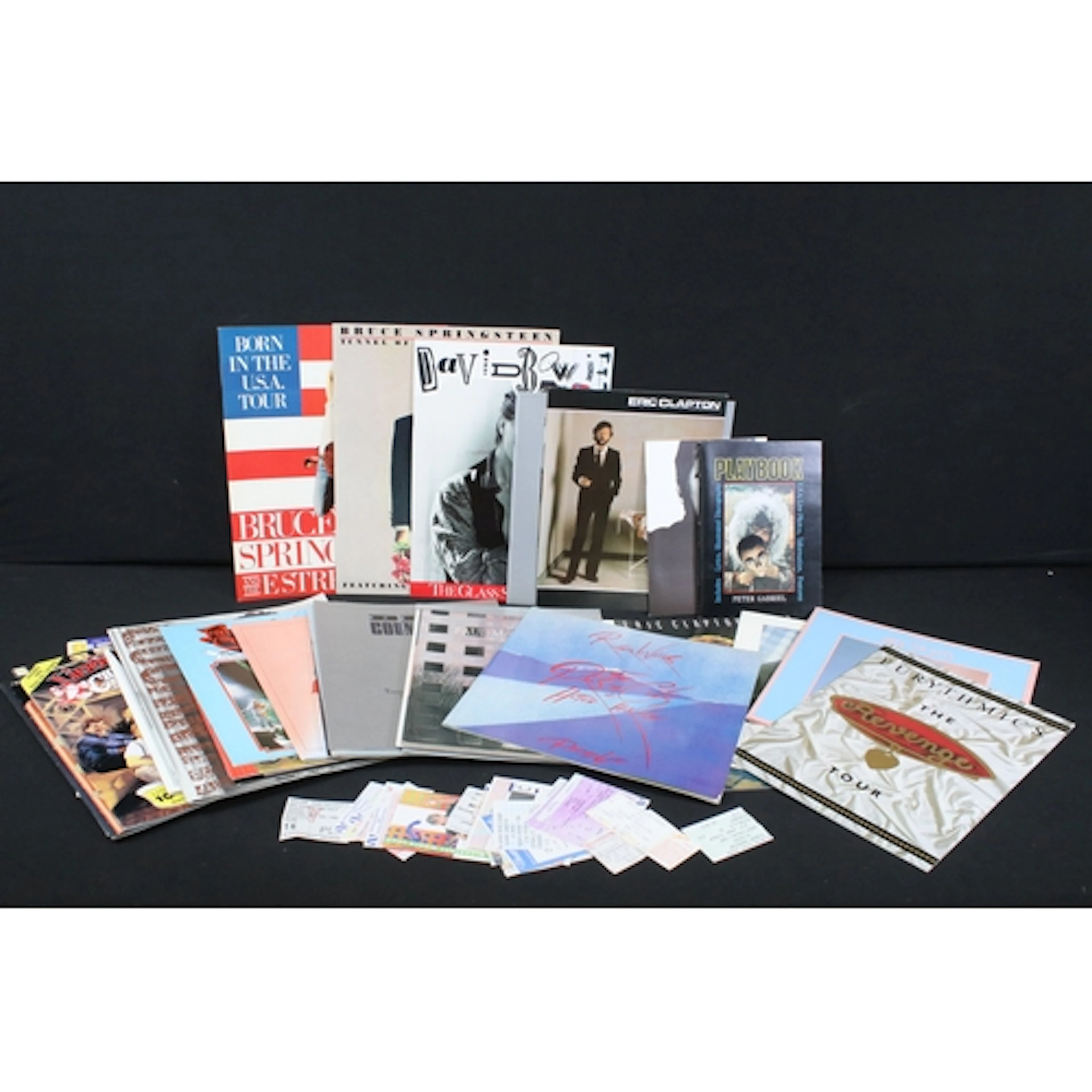 Memorabilia - 33 tour programmes to include David Bowie (wit...